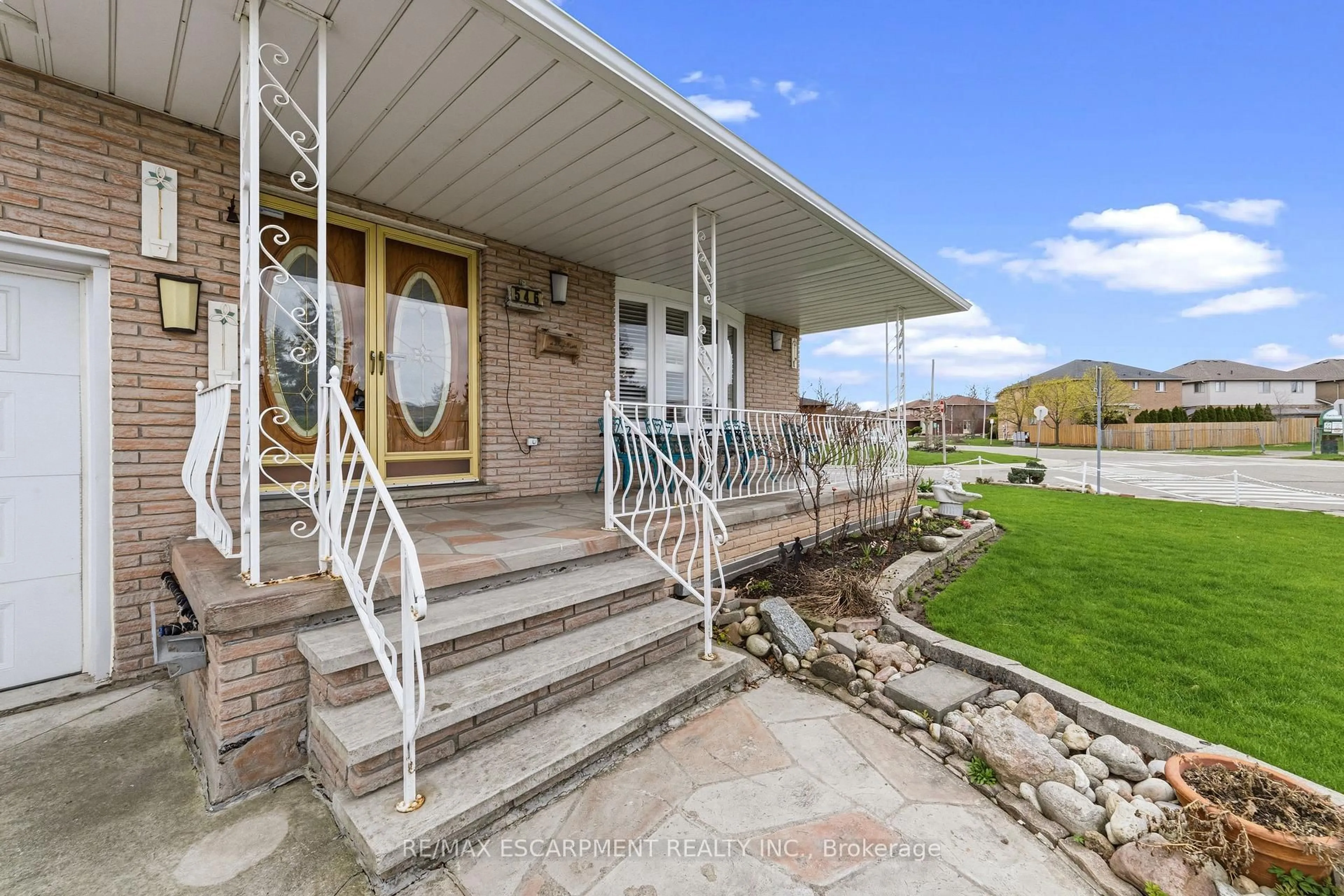 Unknown for 546 Dicenzo Dr, Hamilton Ontario L9C 2C3