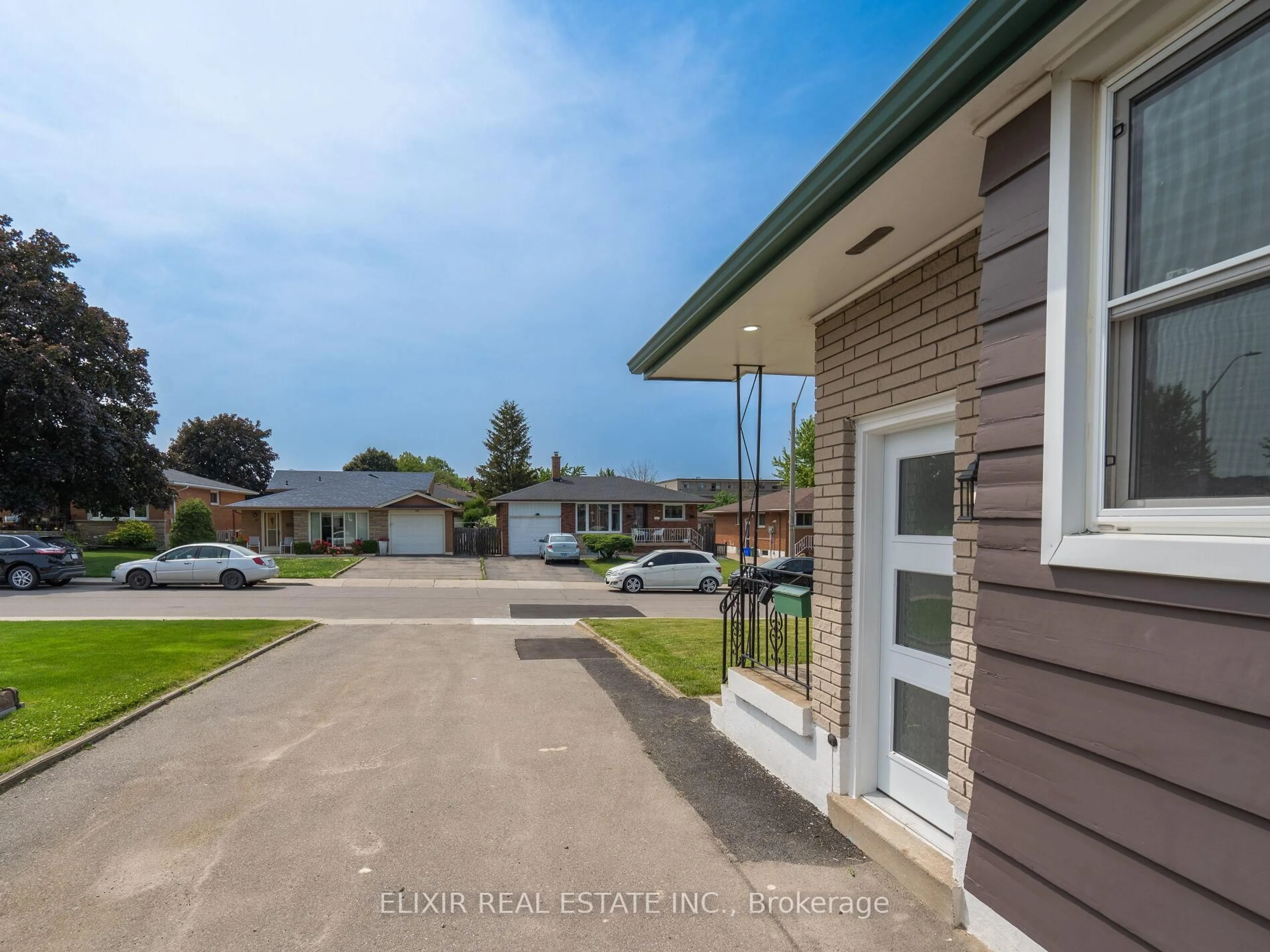 A pic from outside/outdoor area/front of a property/back of a property/a pic from drone, street for 63 Champlain Ave, Hamilton Ontario L8G 2H5