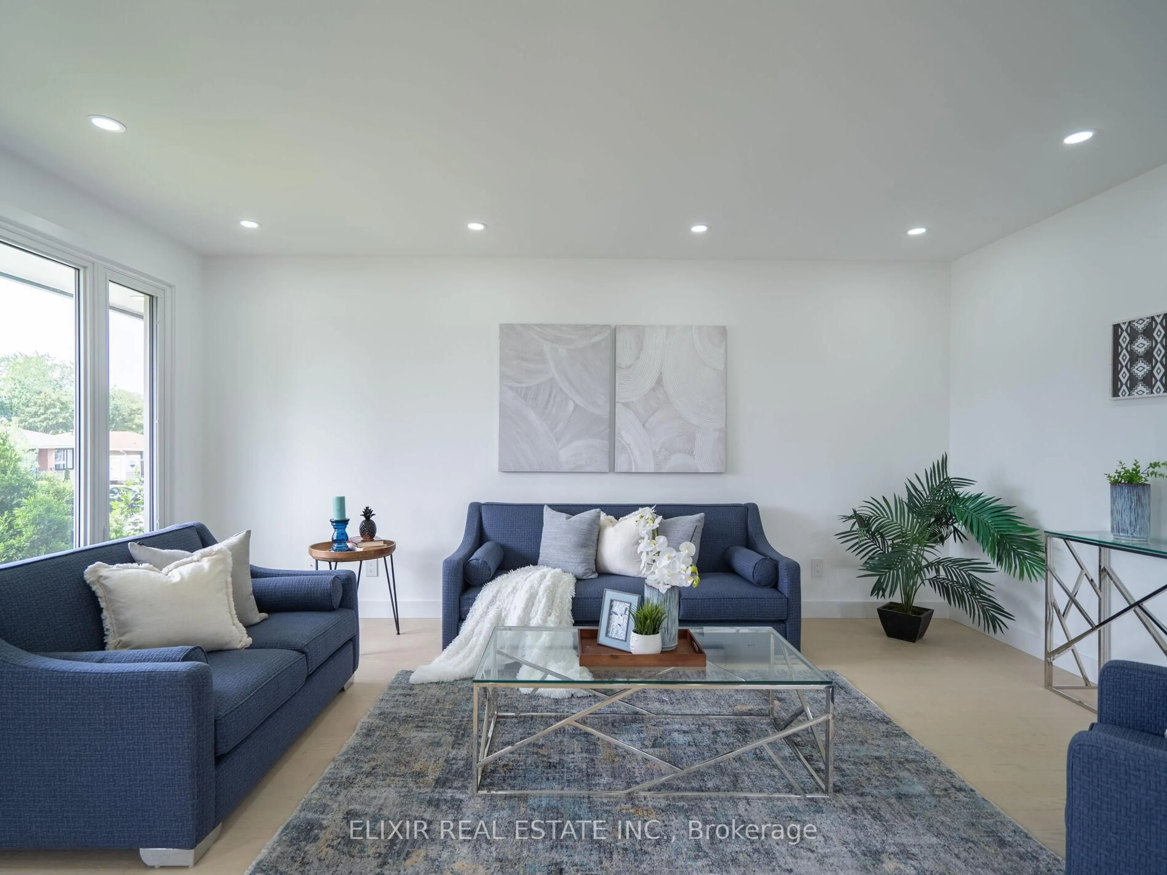 Living room with furniture, unknown for 63 Champlain Ave, Hamilton Ontario L8G 2H5