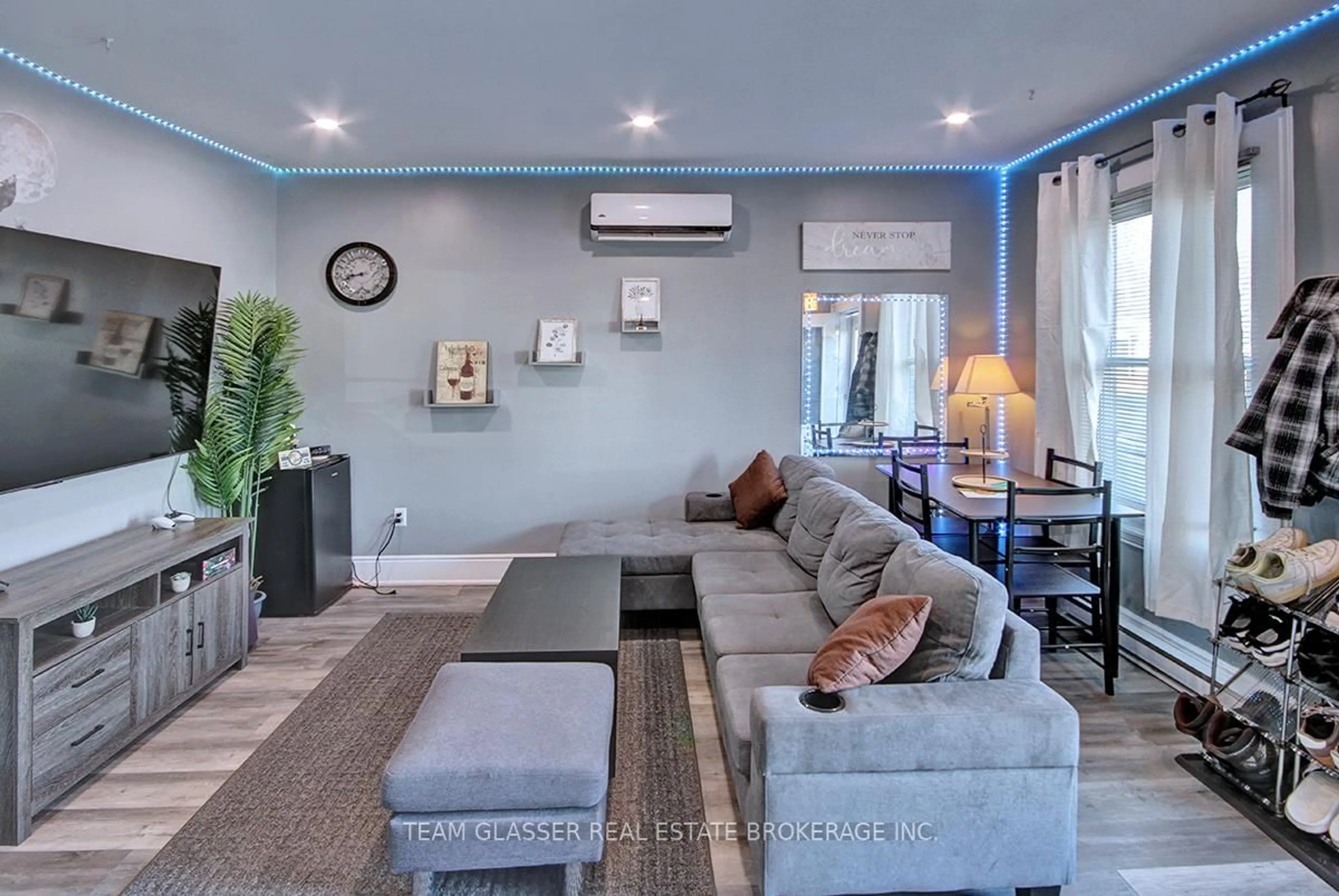 Living room with furniture, unknown for 225 Simcoe St, London East Ontario N6B 1J3