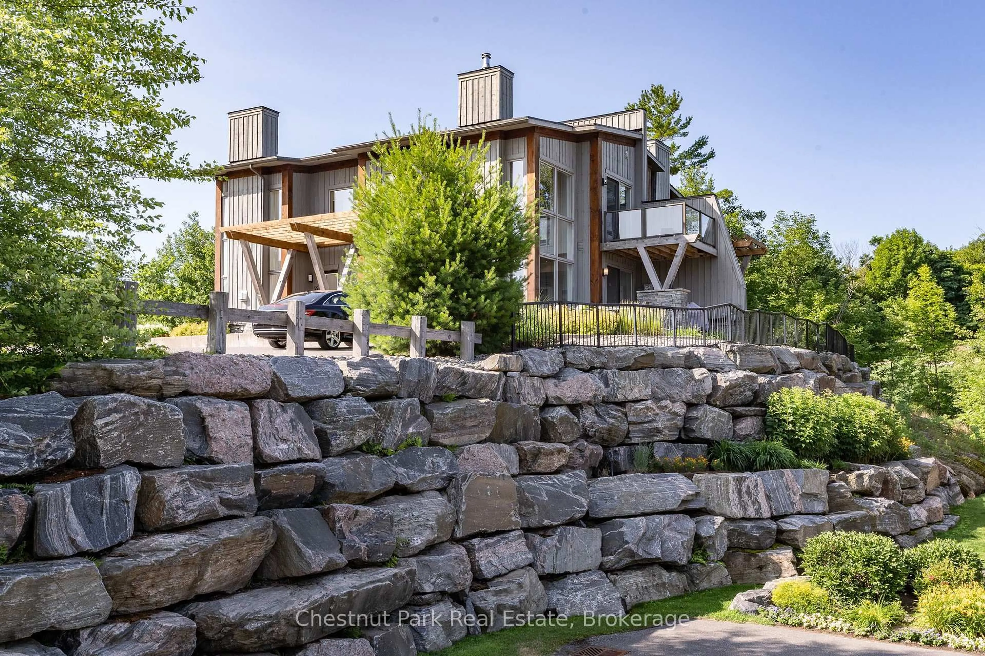 Home with brick exterior material, unknown for 20 Carrick Tr, Gravenhurst Ontario P1P 1A0