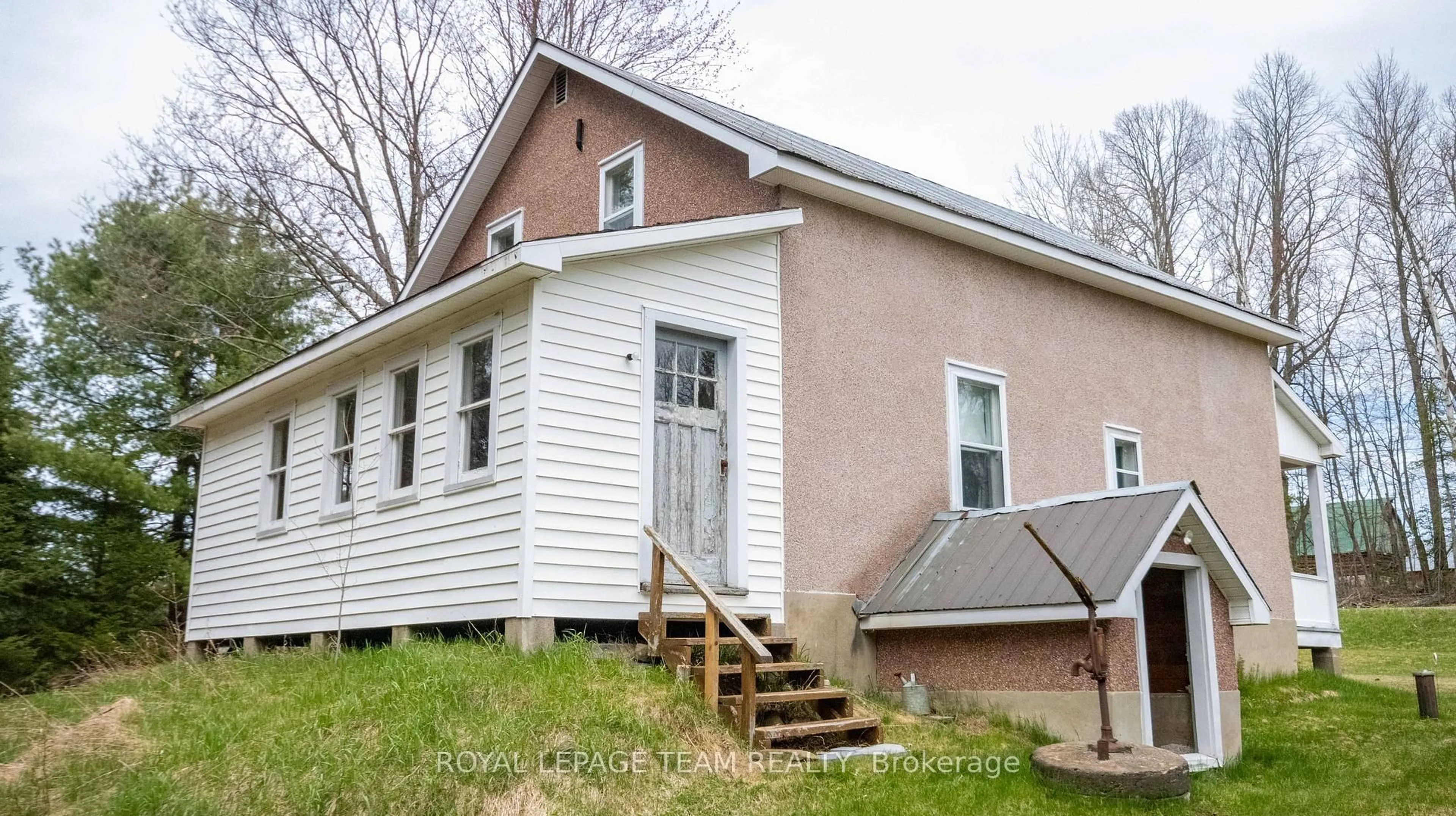 Home with vinyl exterior material, building for 963 Wilno South Rd, Wilno Ontario K0J 2N0