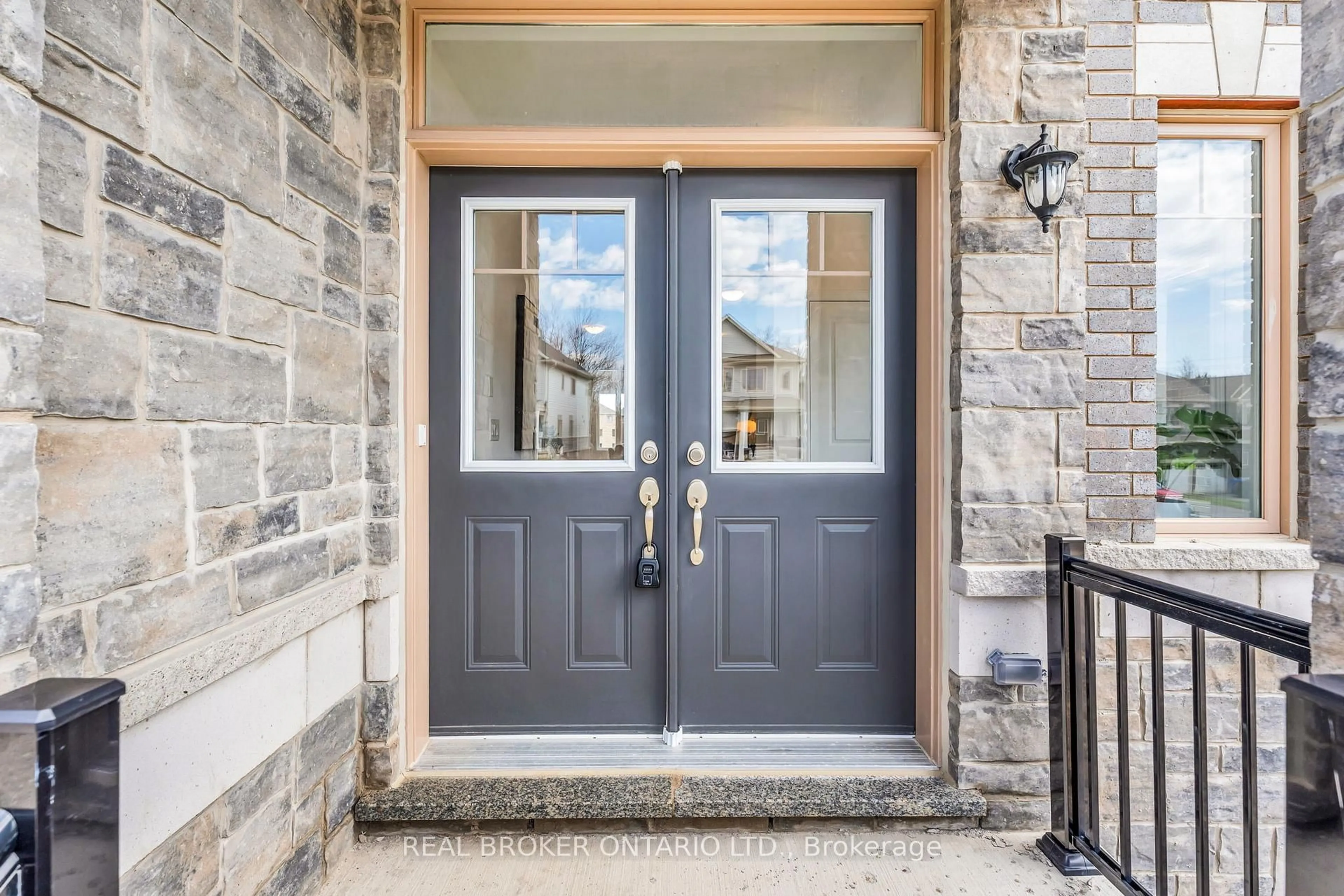 Indoor entryway for 9 Aitchison Ave, Southgate Ontario N0C 1B0