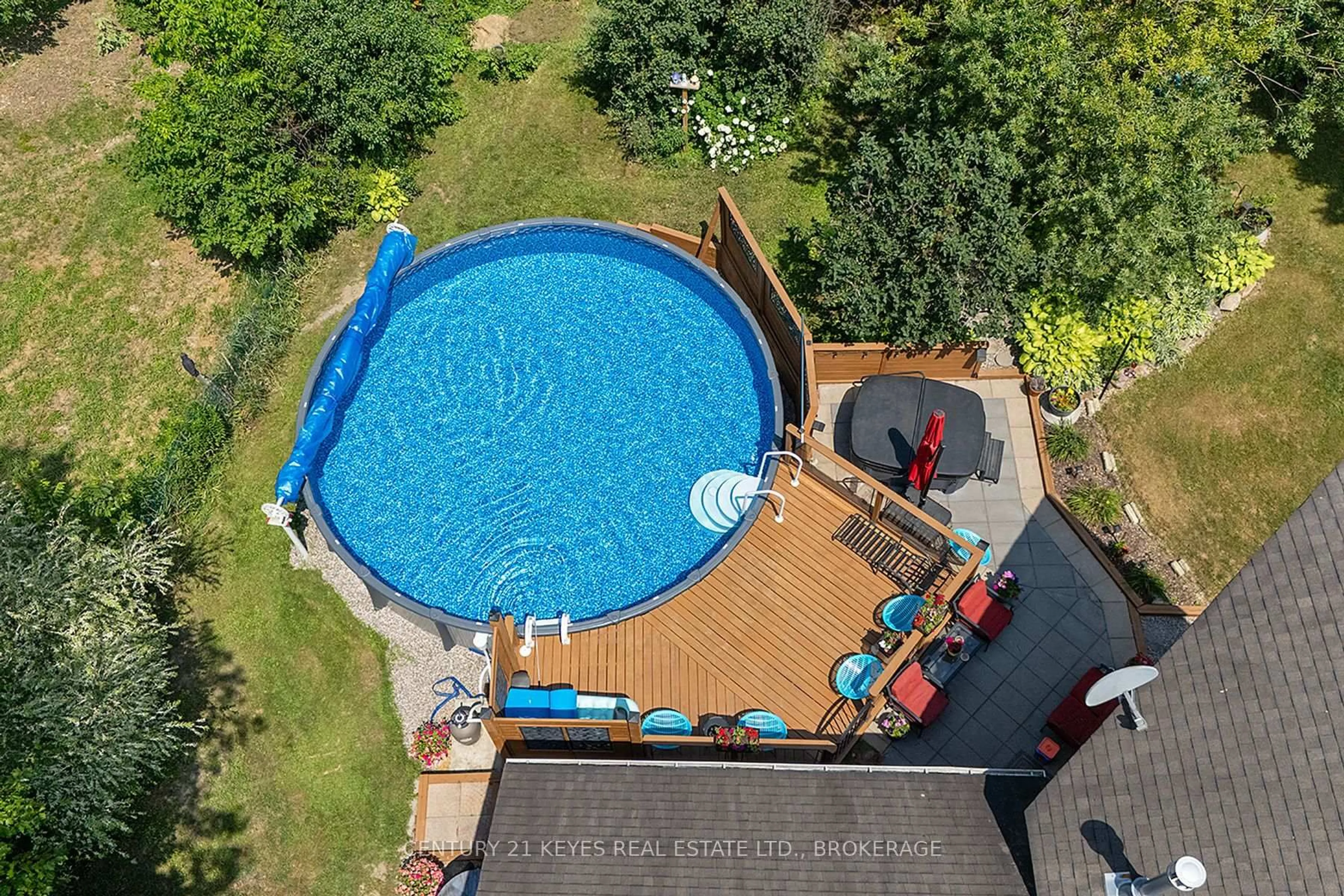 Pool for 211 Fitzsimmons Rd, Leeds and the Thousand Islands Ontario K0E 1L0