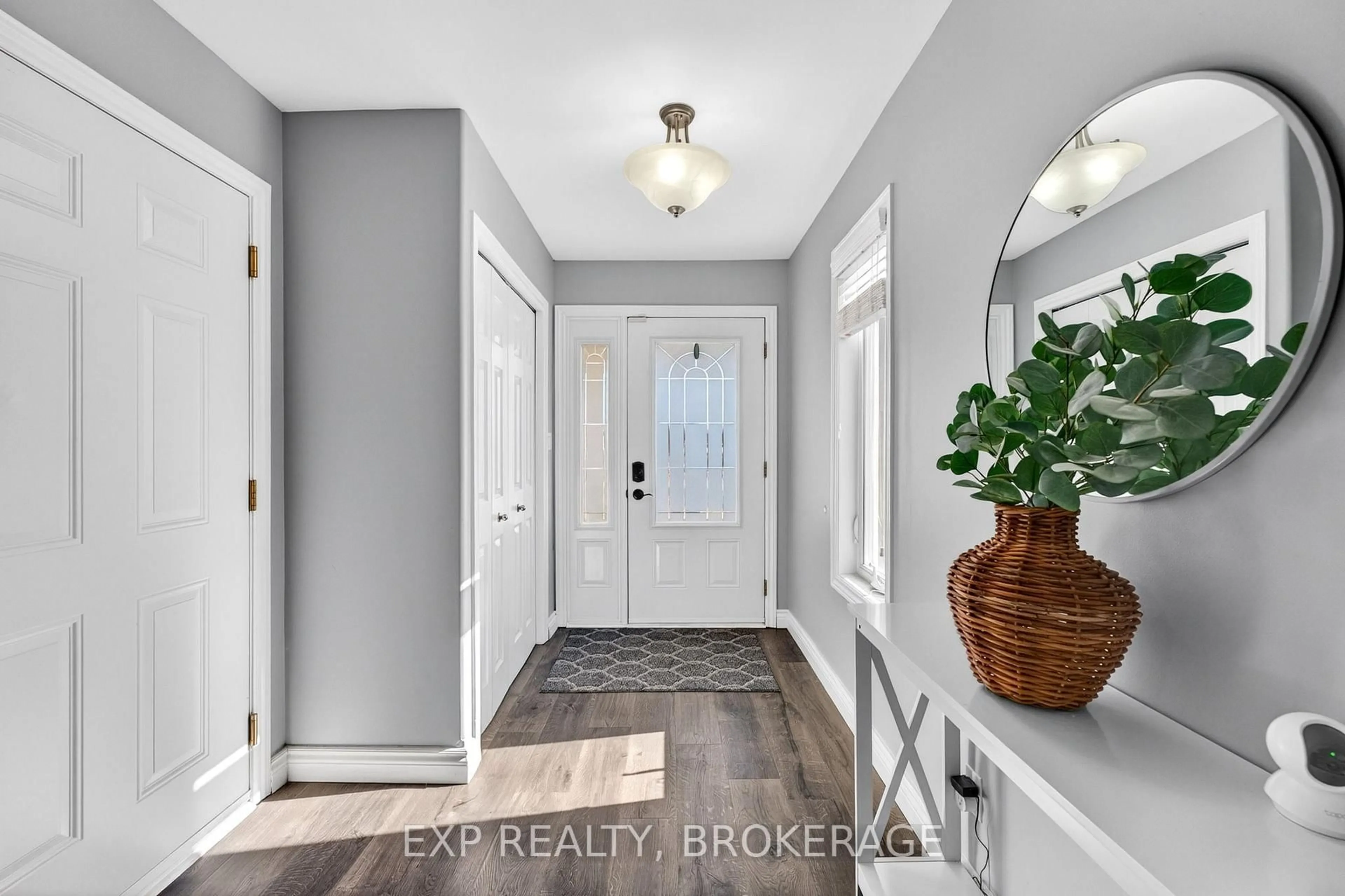 Indoor entryway for 46 Wiley St, Kingston Ontario K7K 5B4