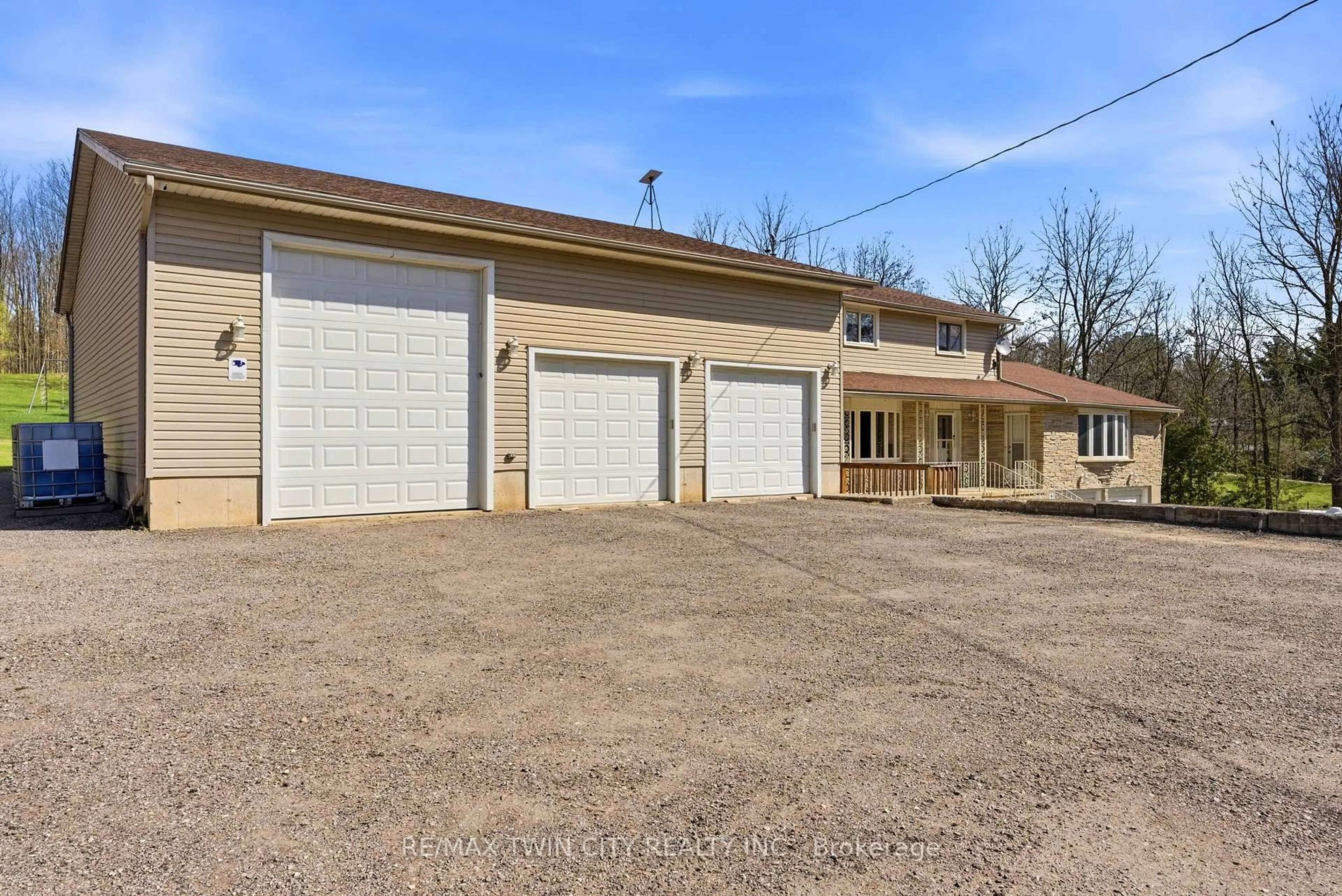 Indoor garage for 827511 Township Road 8 Rd, Blandford-Blenheim Ontario N0J 1G0
