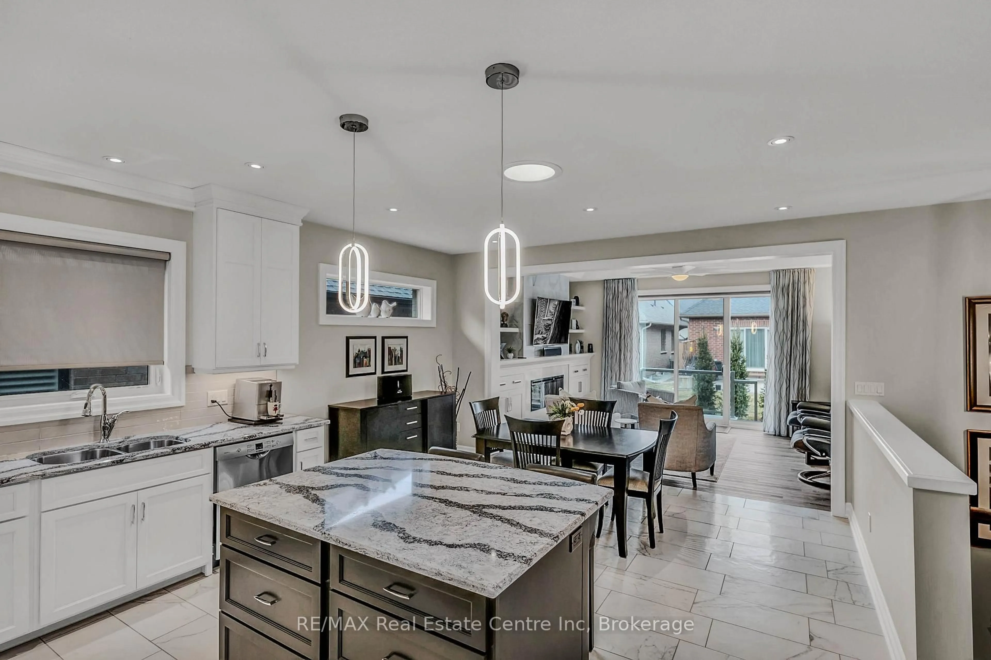 Open concept kitchen, ceramic/tile floor for 24 Kintyre Tr, Welland Ontario L3B 0B6