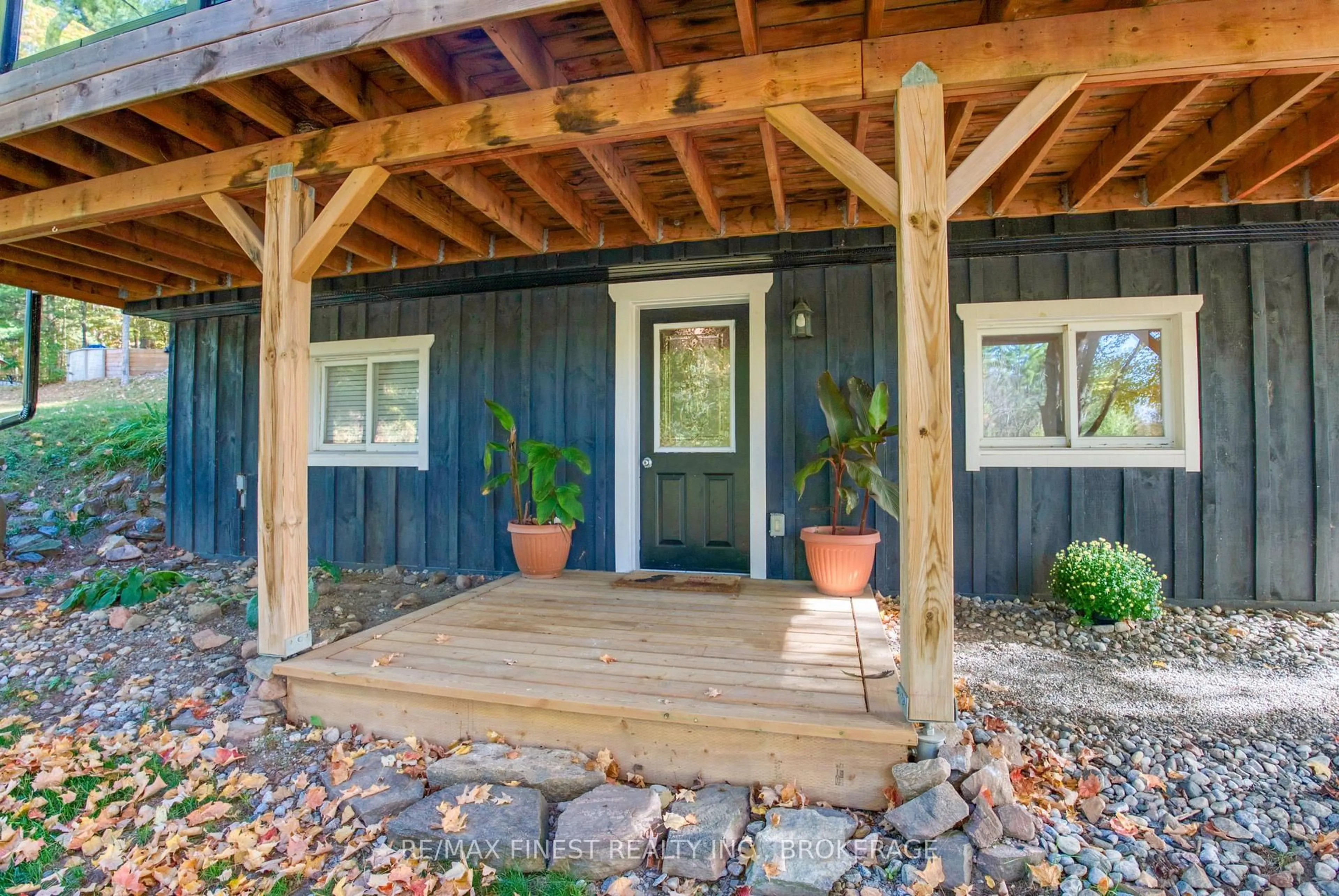 Indoor entryway for 10874 Canoe Lake Rd, Tichborne Ontario K0H 2V0