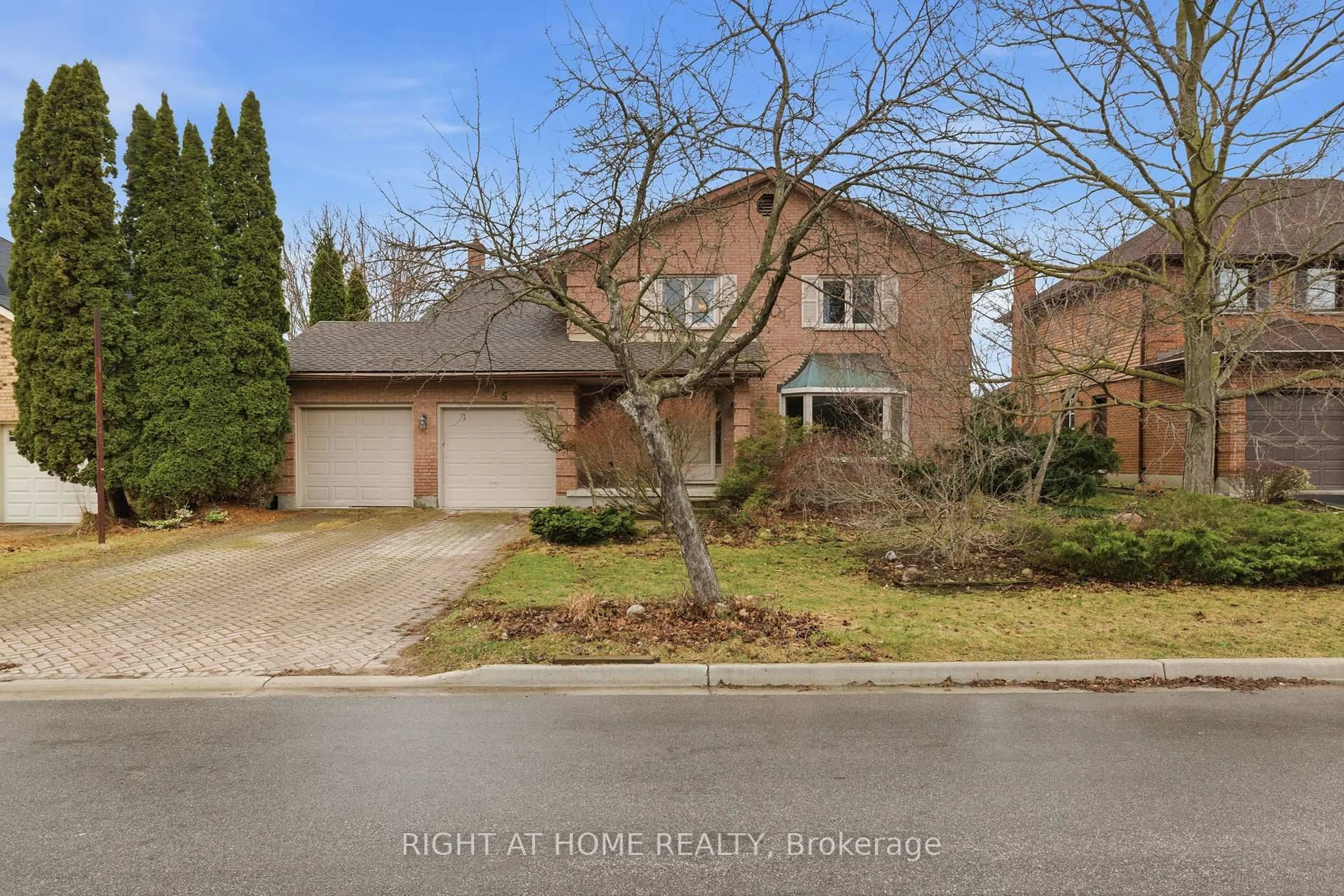A pic from outside/outdoor area/front of a property/back of a property/a pic from drone, street for 495 JEFFREYBROOK Clse, London North Ontario N5X 2S5