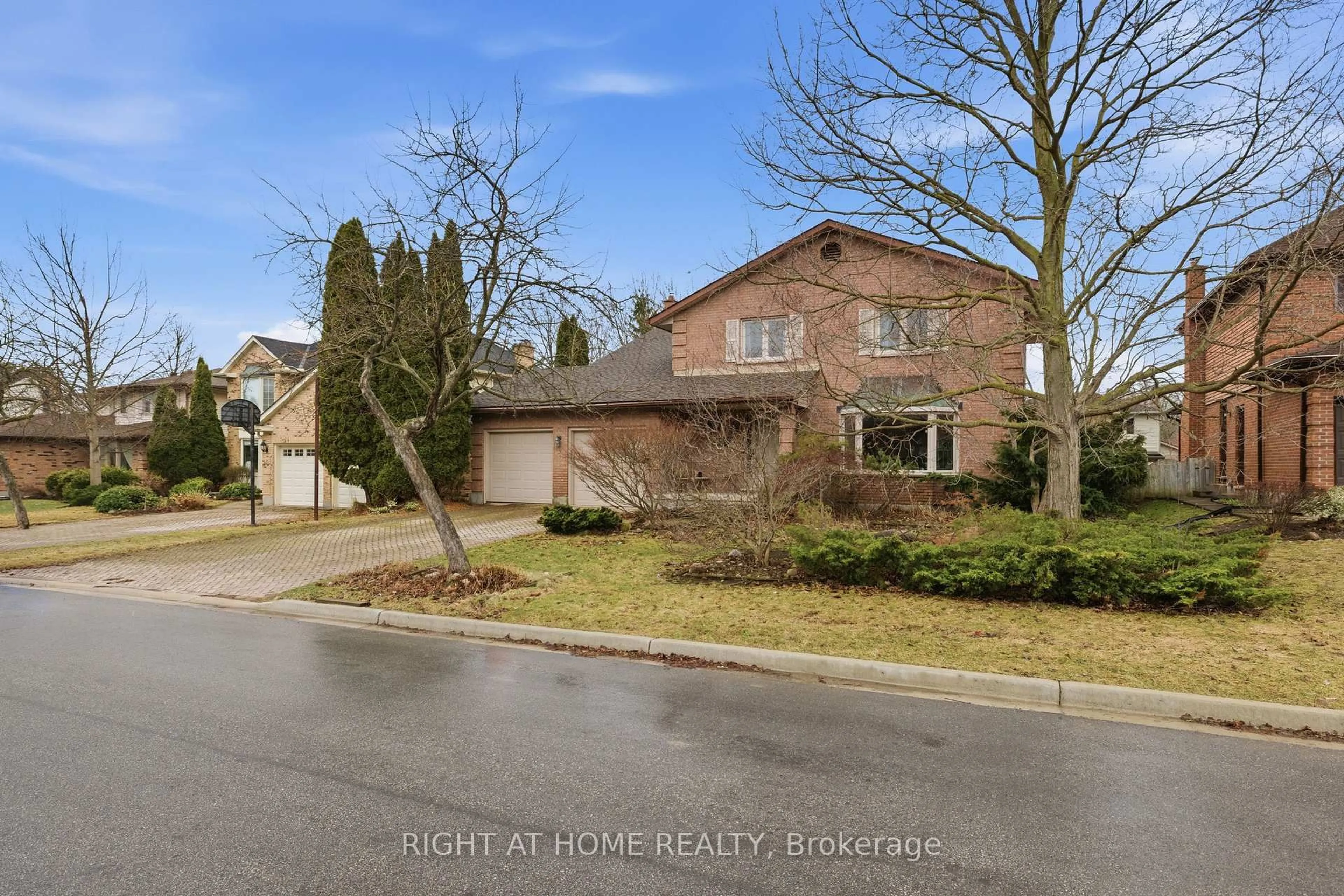 A pic from outside/outdoor area/front of a property/back of a property/a pic from drone, street for 495 JEFFREYBROOK Clse, London North Ontario N5X 2S5