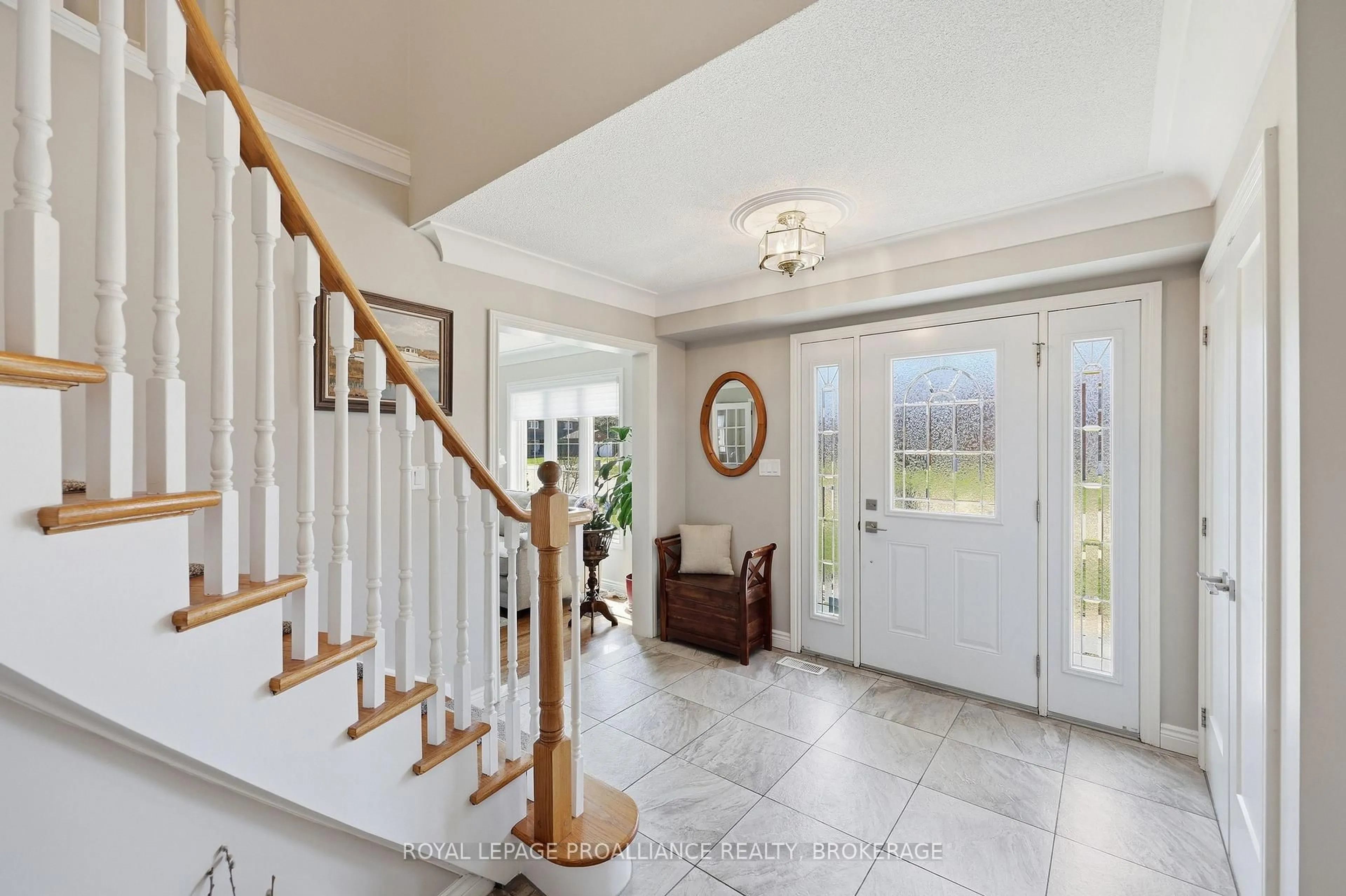 Indoor entryway for 611 Rankin Cres, Kingston Ontario K7M 7K6