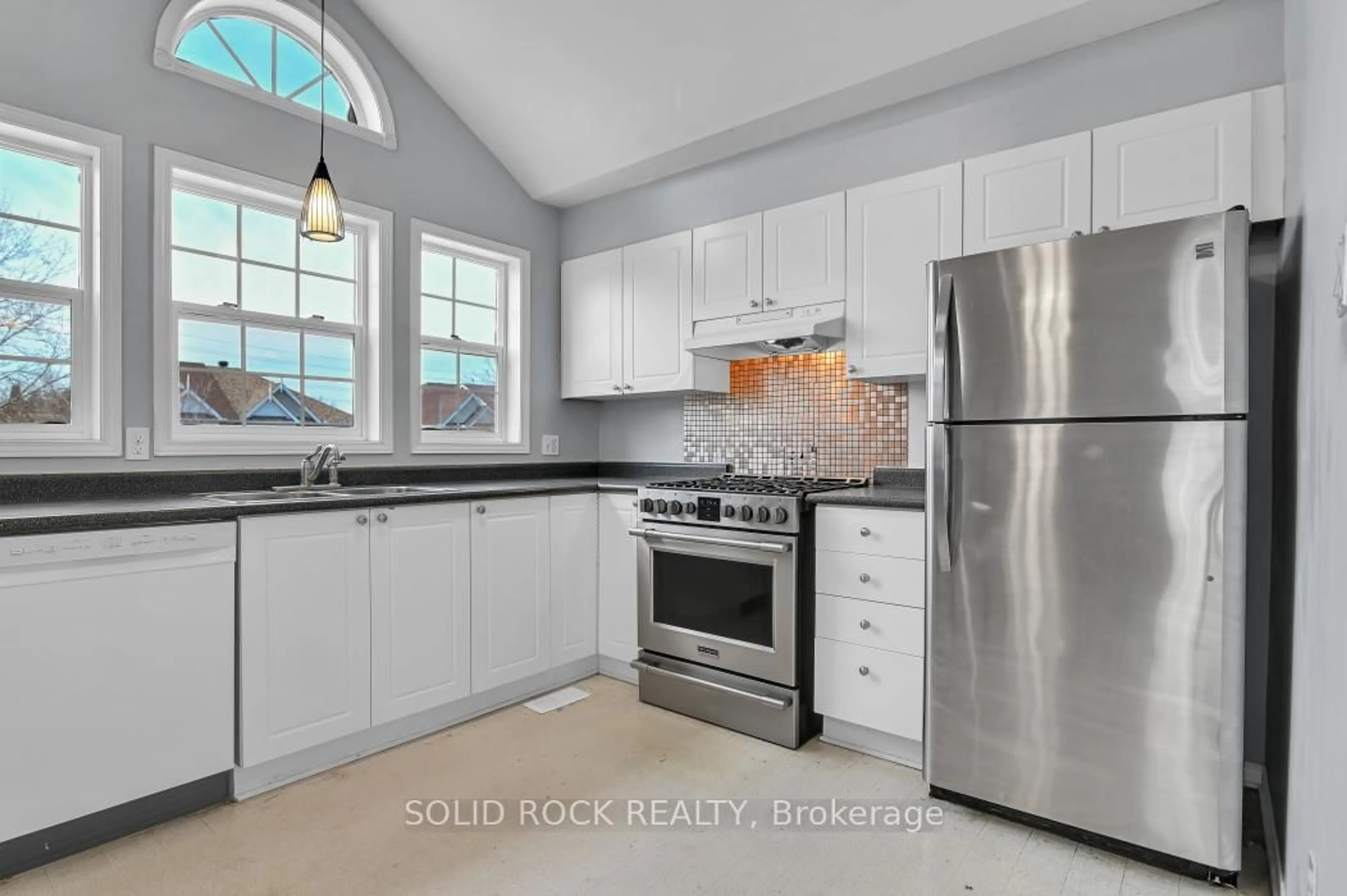 Open concept kitchen, ceramic/tile floor for 33 Boulder Way, Ottawa Ontario K2J 4R6