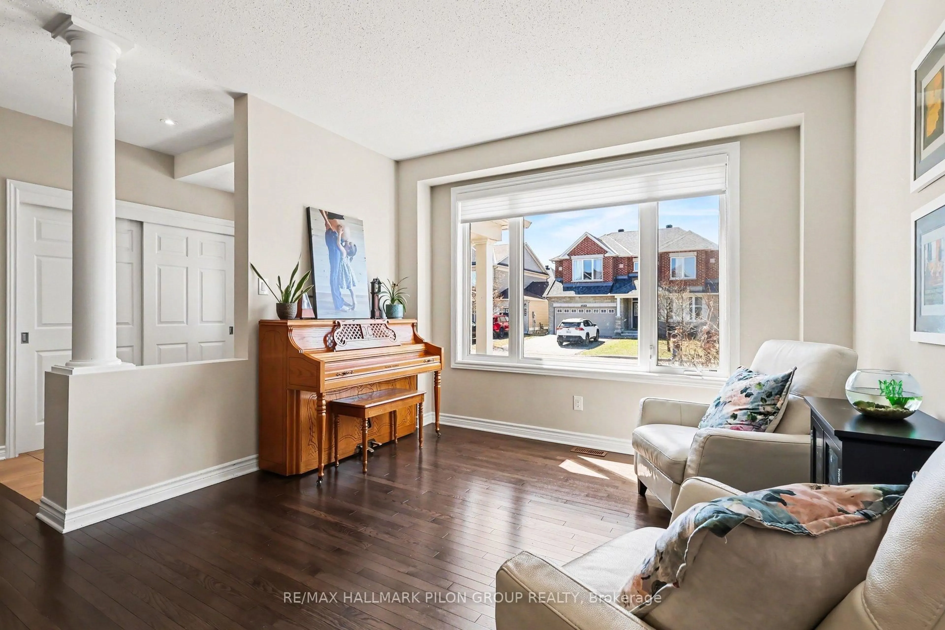 Living room with furniture, unknown for 253 Terrapin Terr, Ottawa Ontario K4A 0W2