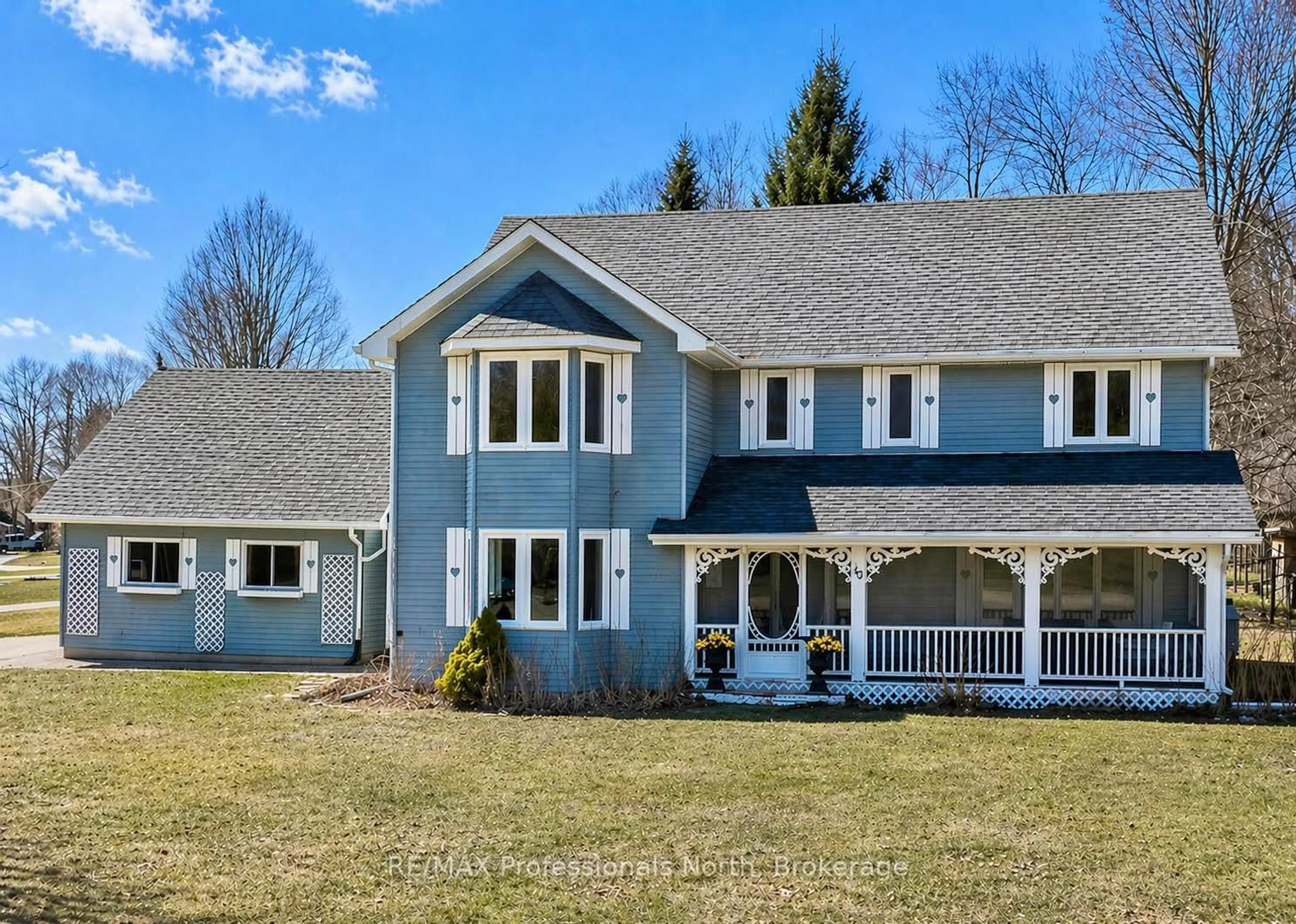 Home with vinyl exterior material, unknown for 16 Highland Gate Blvd, Minden Hills Ontario K0M 2K0