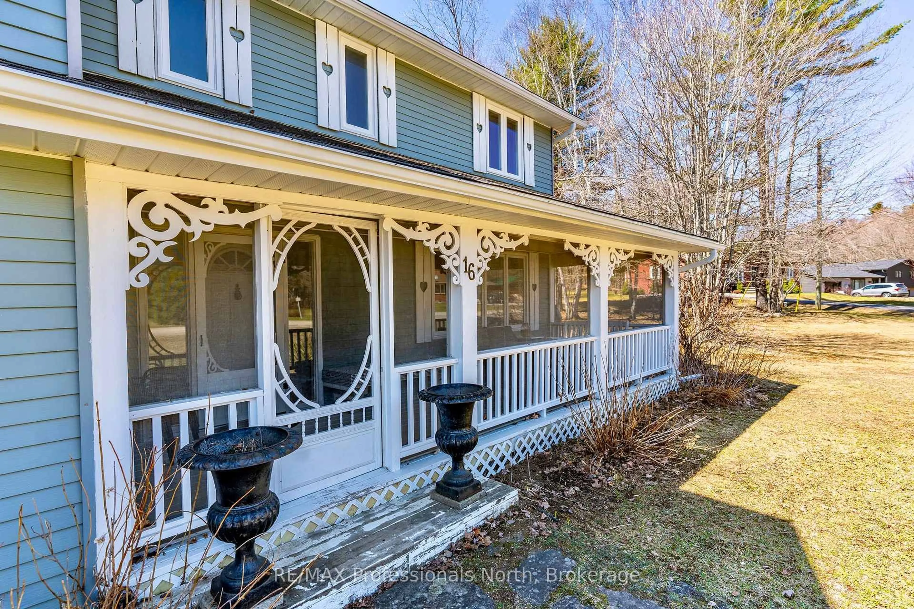 Home with vinyl exterior material, street for 16 Highland Gate Blvd, Minden Hills Ontario K0M 2K0