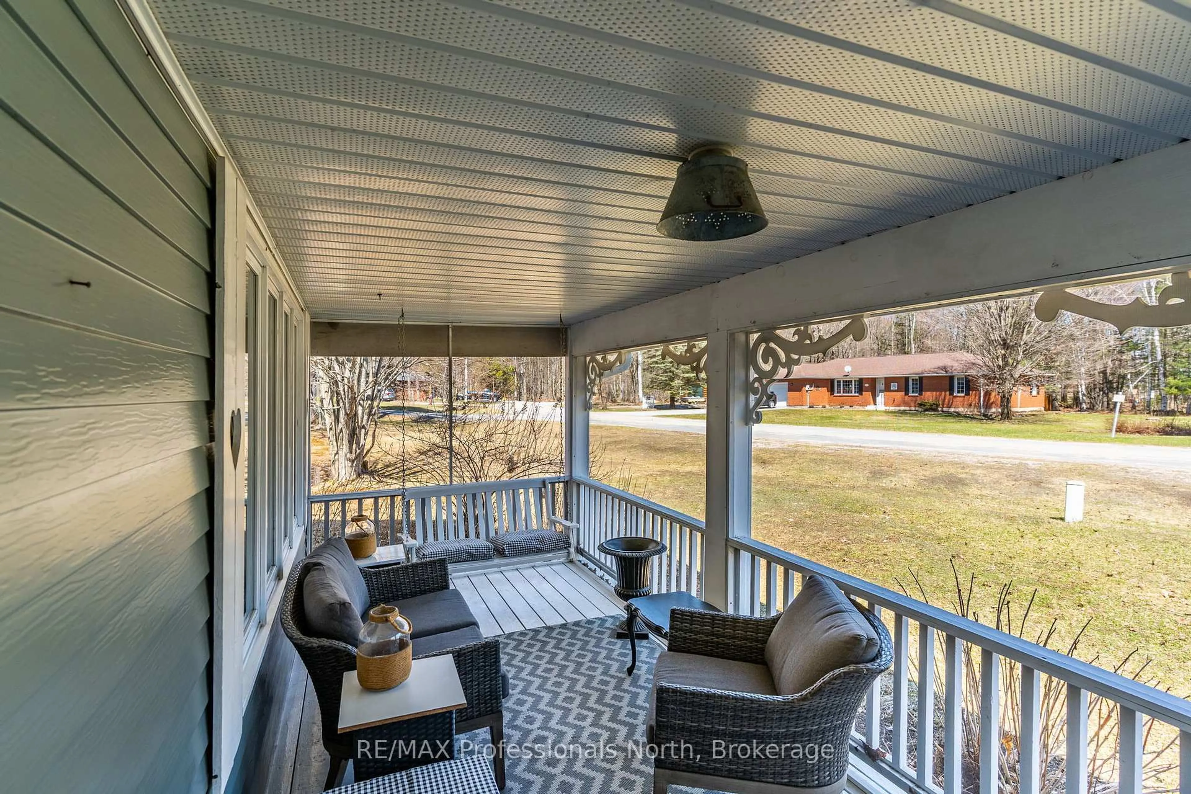 Patio, street for 16 Highland Gate Blvd, Minden Hills Ontario K0M 2K0