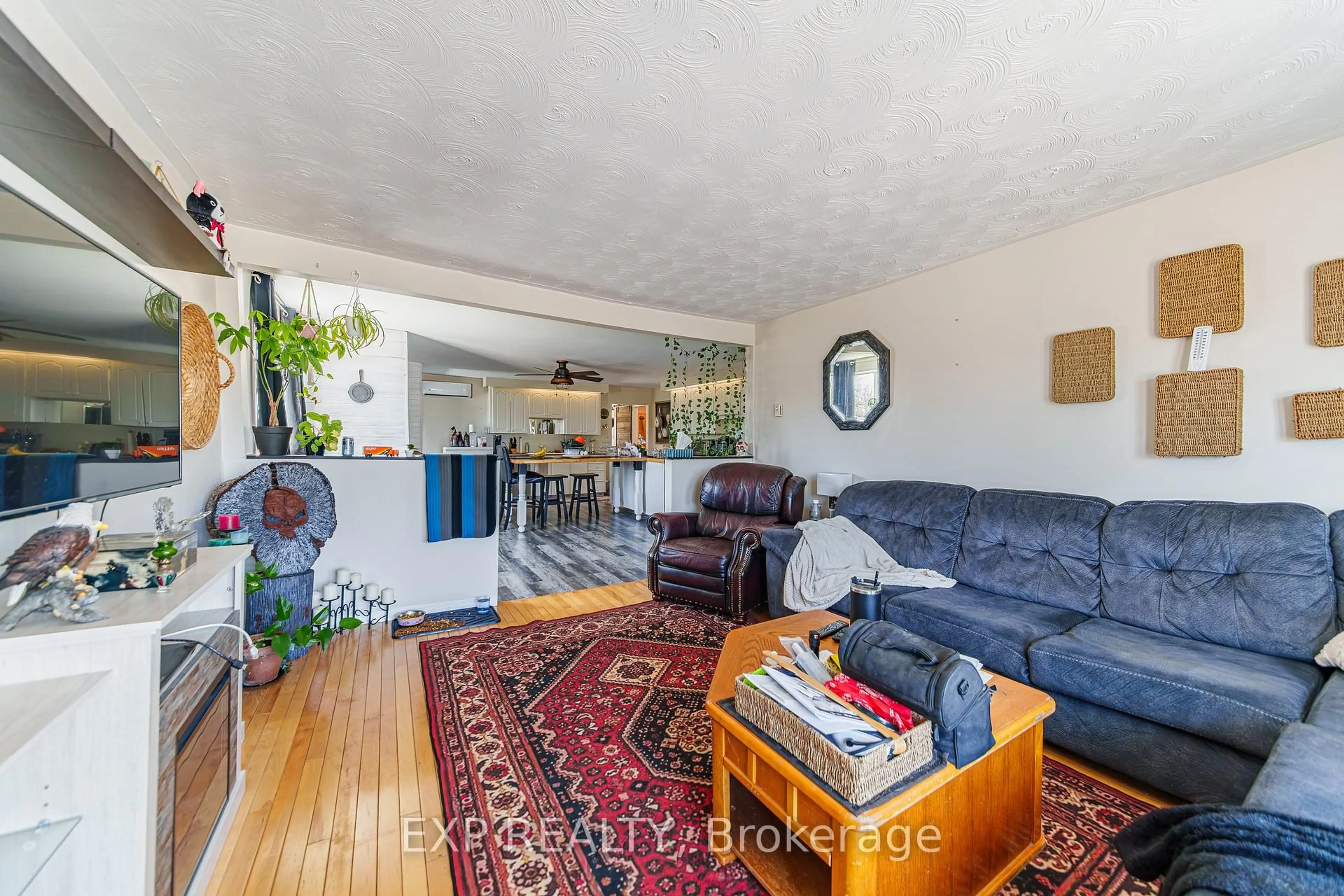 Living room with furniture, unknown for 4612 Ste Catherine St, The Nation Ontario K0C 2B0