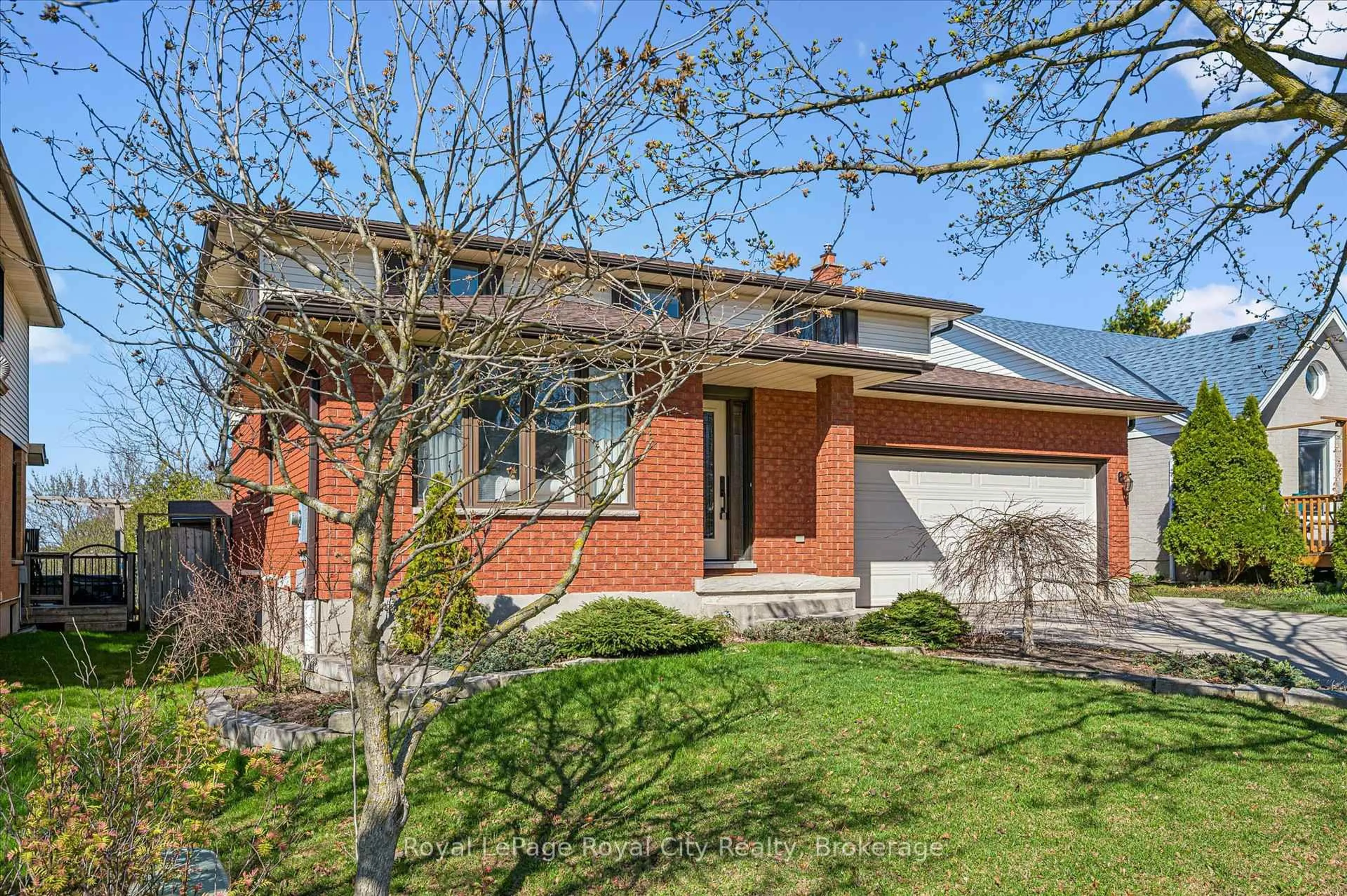 Home with brick exterior material, street for 83 Pinnacle Cres, Guelph Ontario N1K 1P5