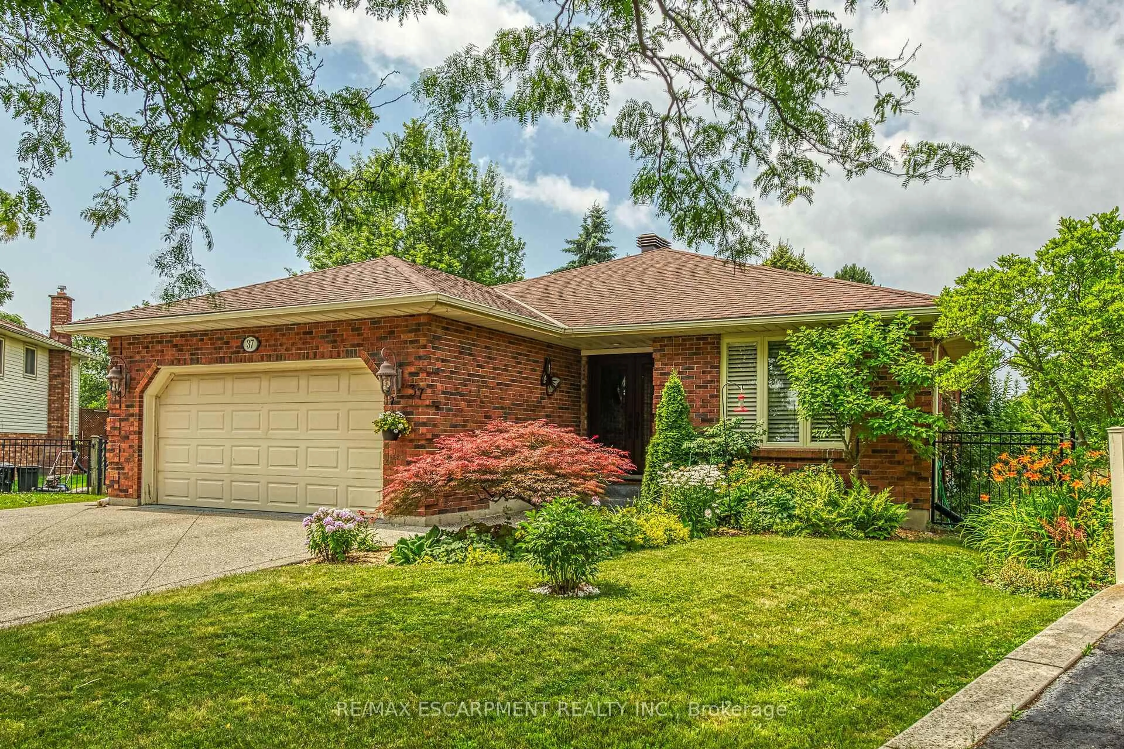 Home with brick exterior material, street for 37 Woodfield Ave, Haldimand Ontario N0A 1S0