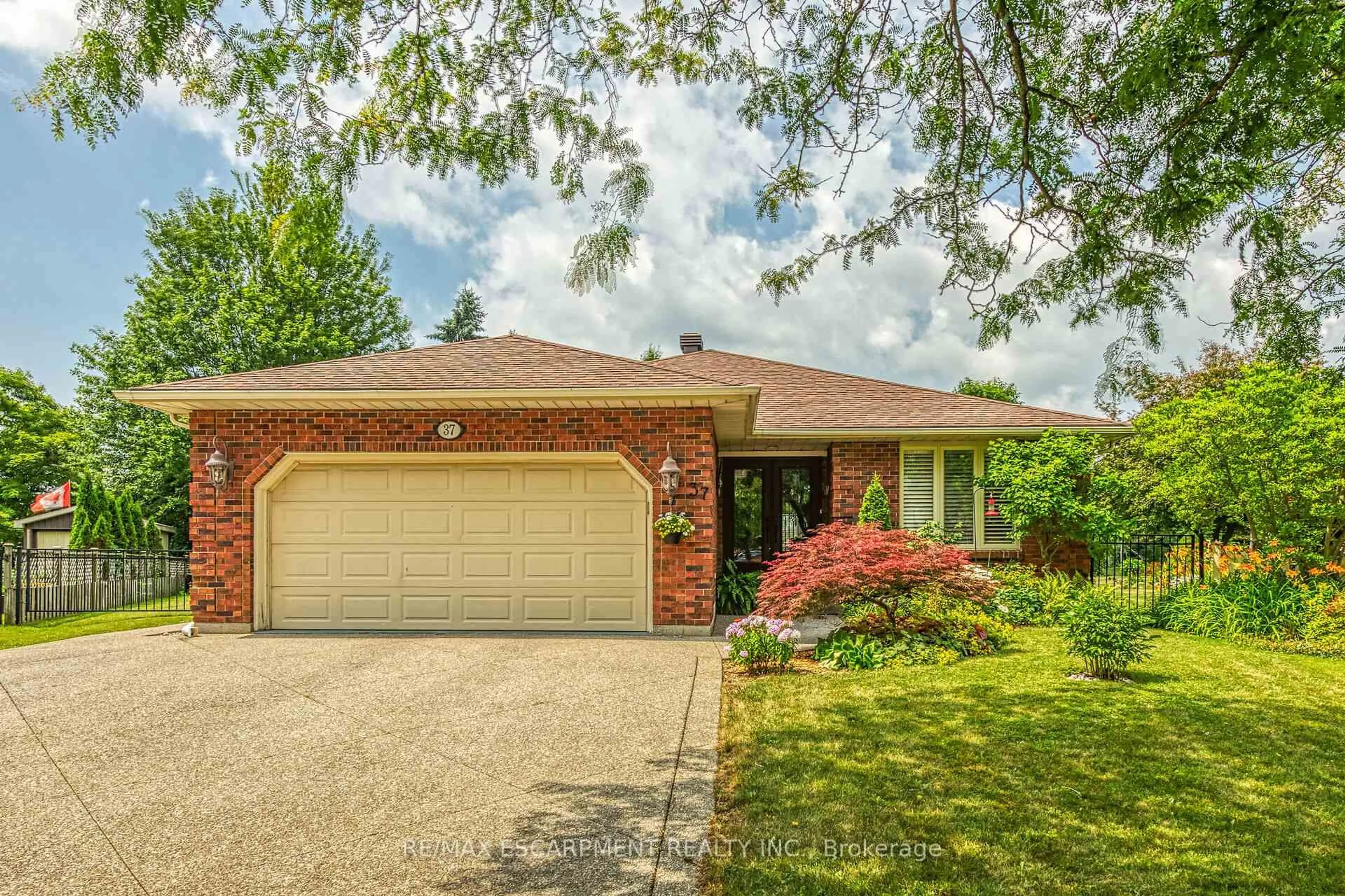 Home with brick exterior material, street for 37 Woodfield Ave, Haldimand Ontario N0A 1S0
