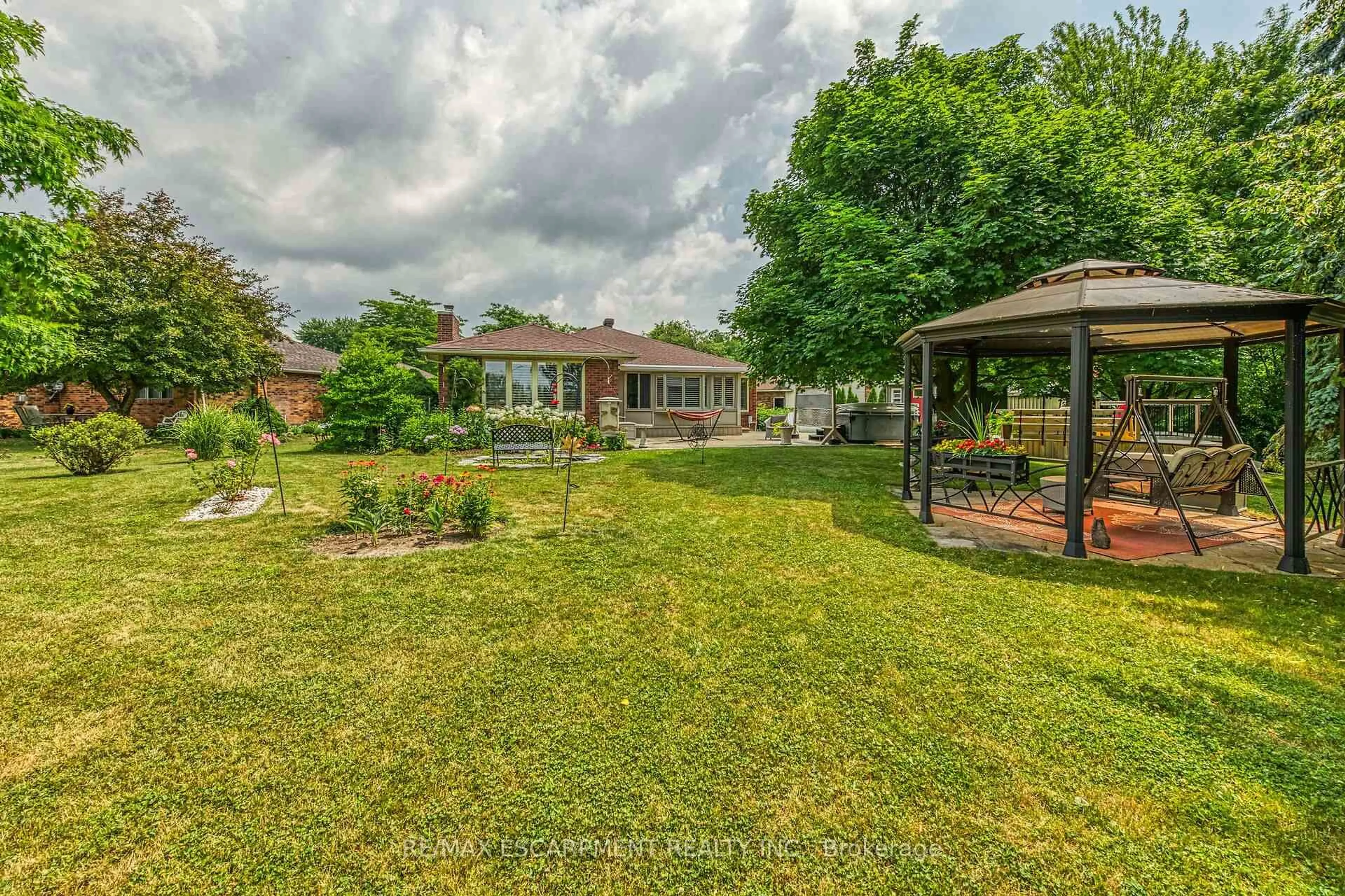 A pic from outside/outdoor area/front of a property/back of a property/a pic from drone, water/lake/river/ocean view for 37 Woodfield Ave, Haldimand Ontario N0A 1S0