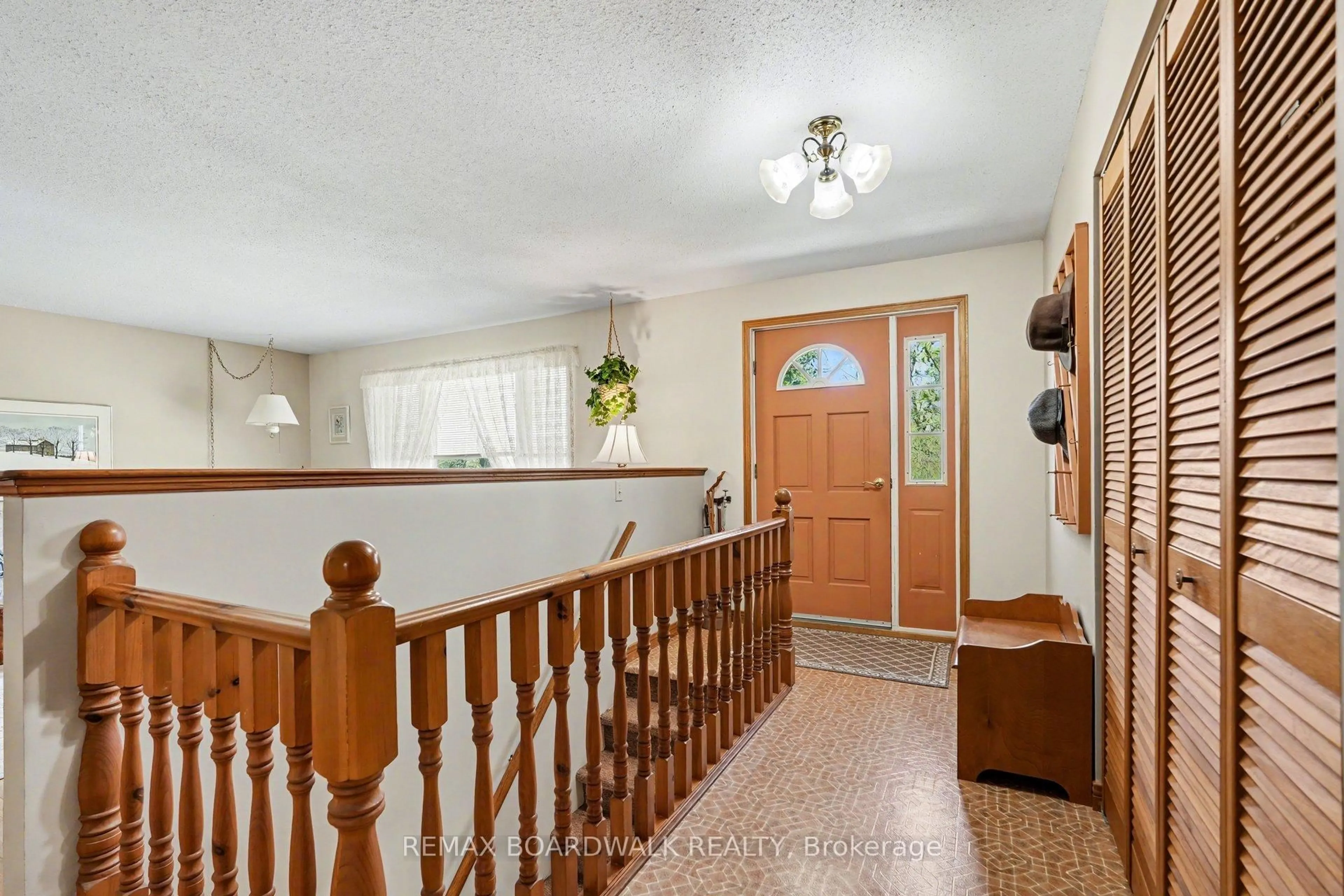 Indoor entryway for 1283 Bathurst 5th Concession, Perth Ontario K7H 3C9