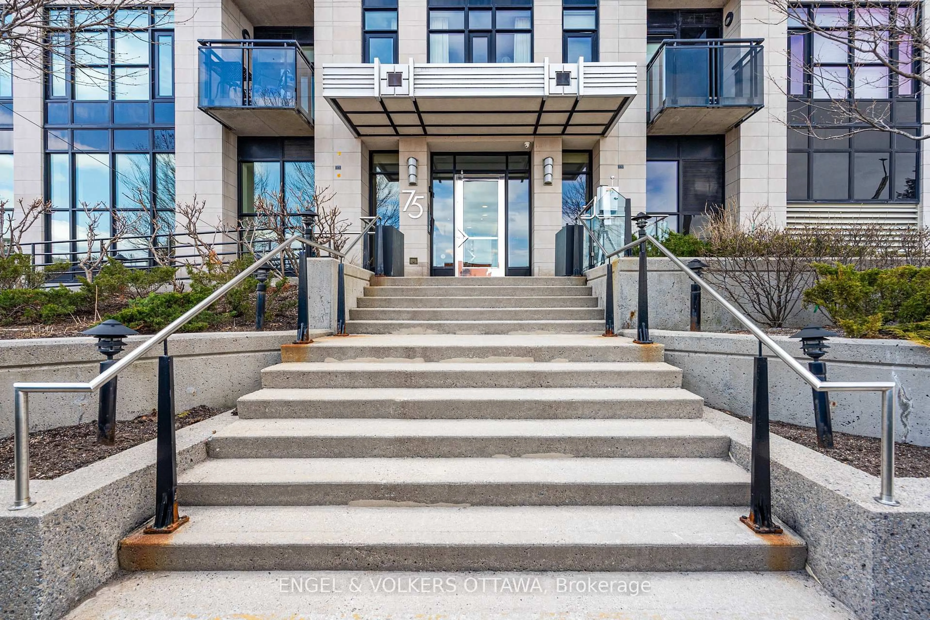 Stairs for 75 CLEARY Ave #1106, Ottawa Ontario K2A 1R8