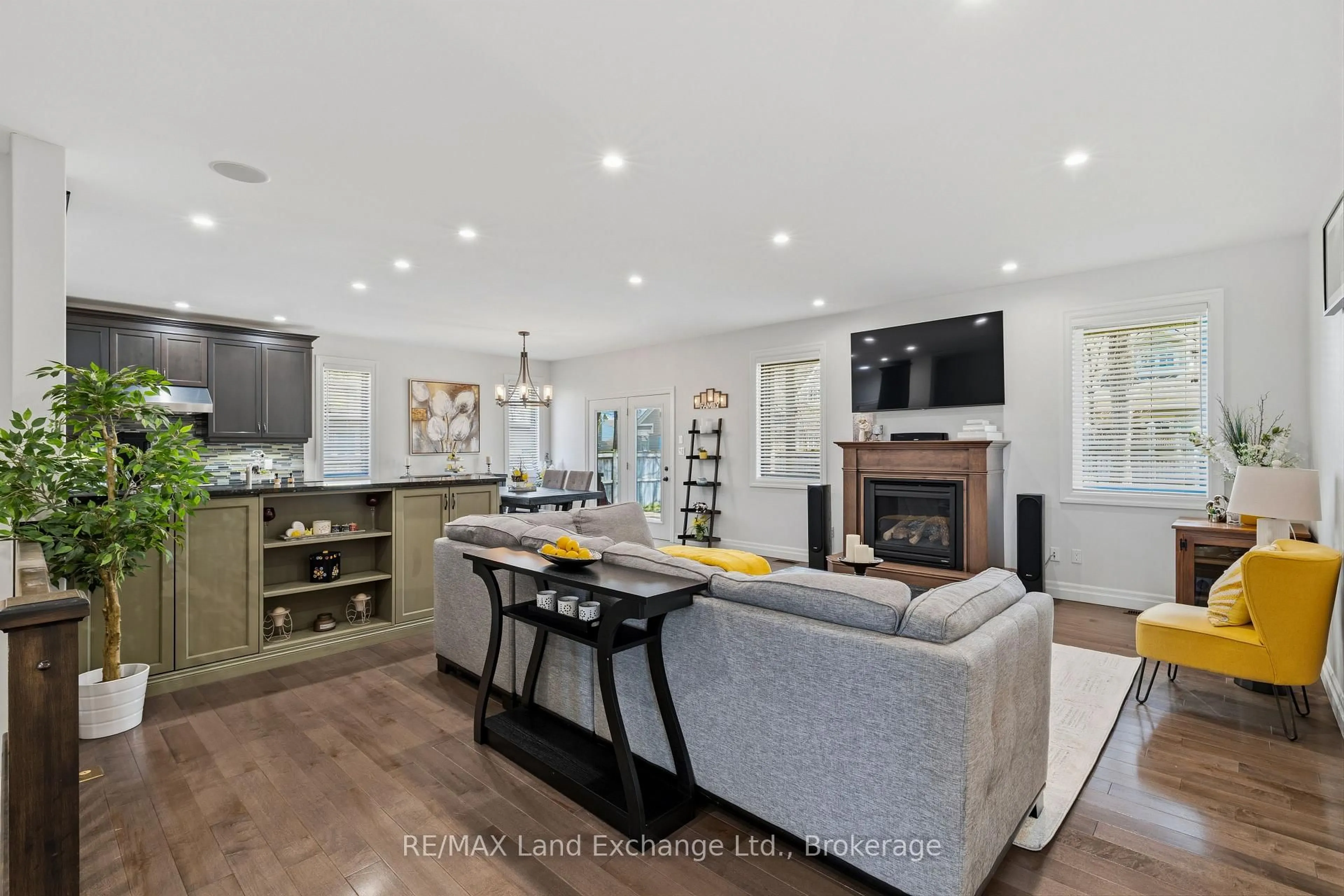 Open concept kitchen, unknown for 353 Stickel St, Saugeen Shores Ontario N0H 2C1