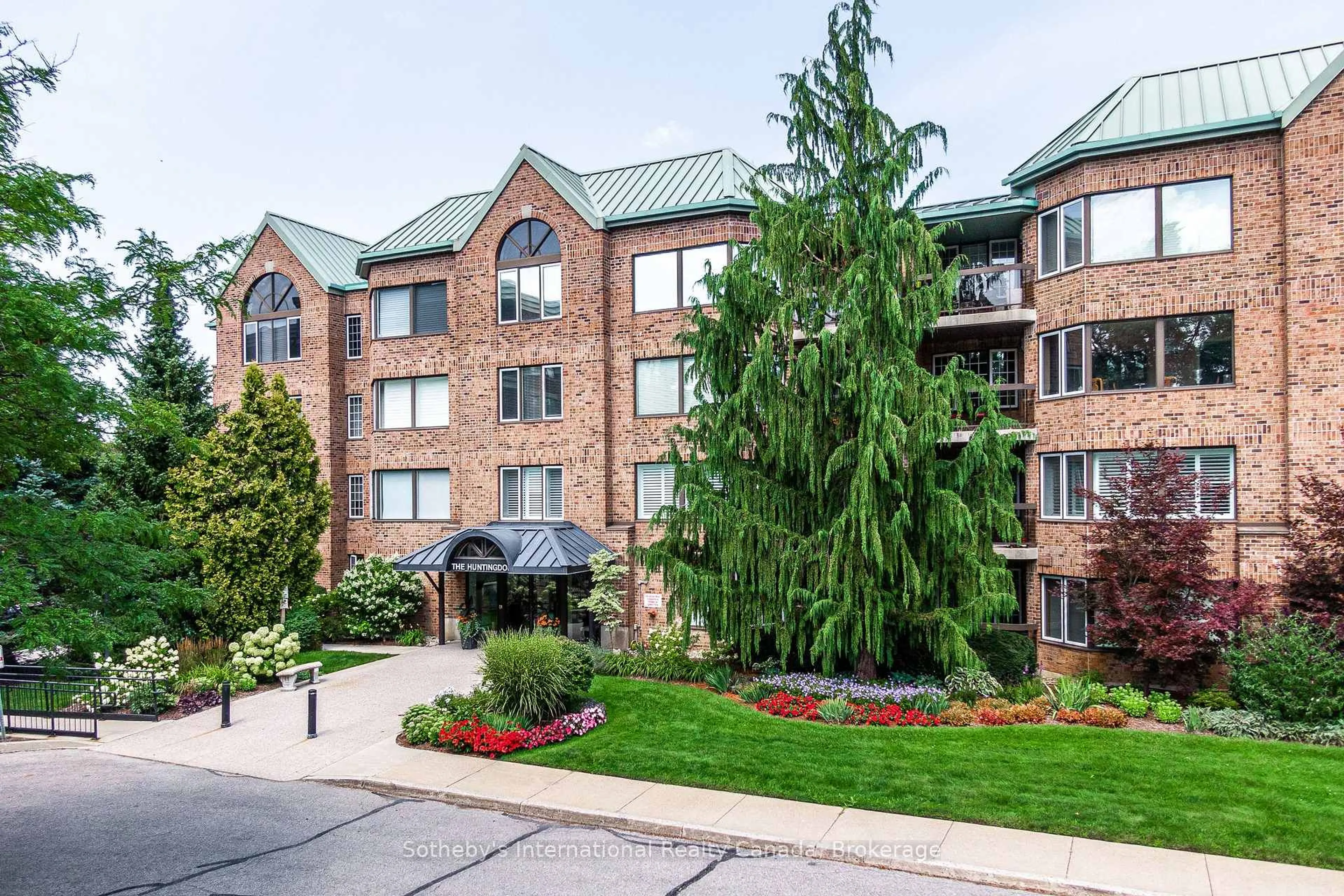 Patio, mountain view for 30 Front St #401, Stratford Ontario N5A 7S3