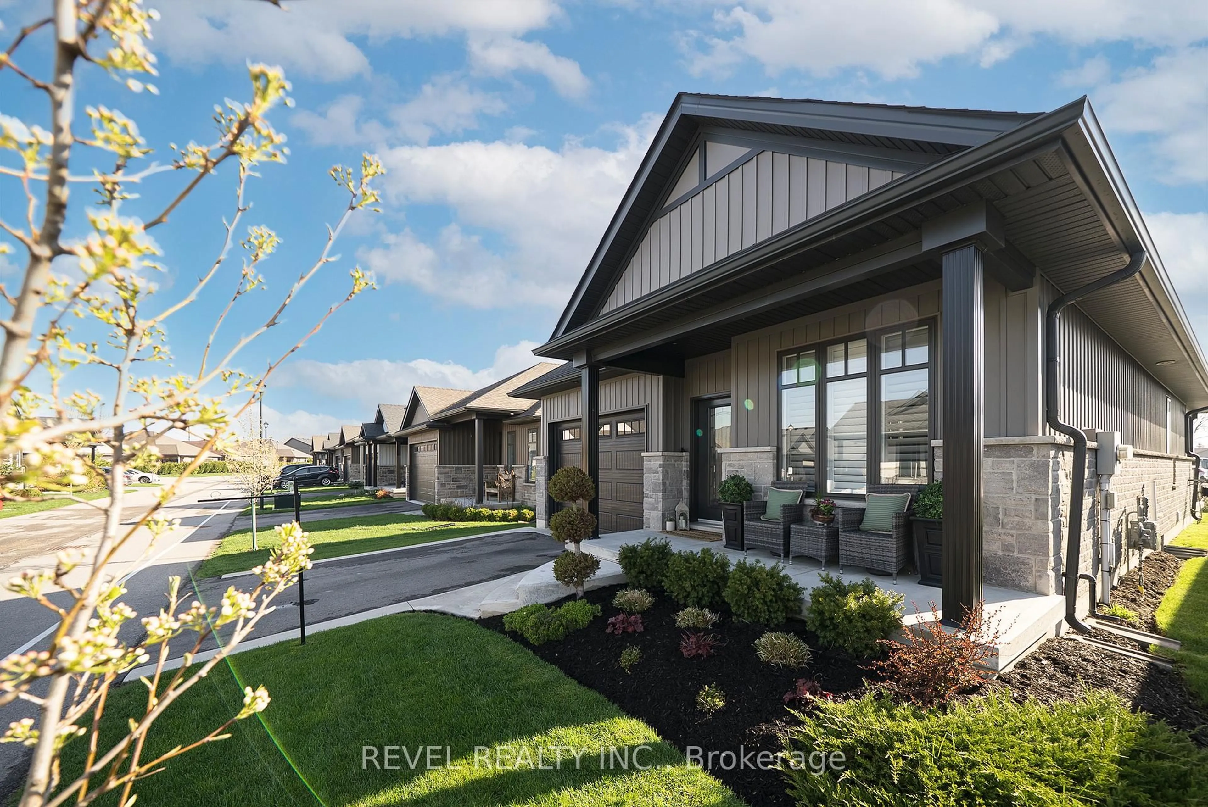 Home with vinyl exterior material, mountain view for 24 Craddock Blvd #8, Haldimand Ontario N0A 1J0