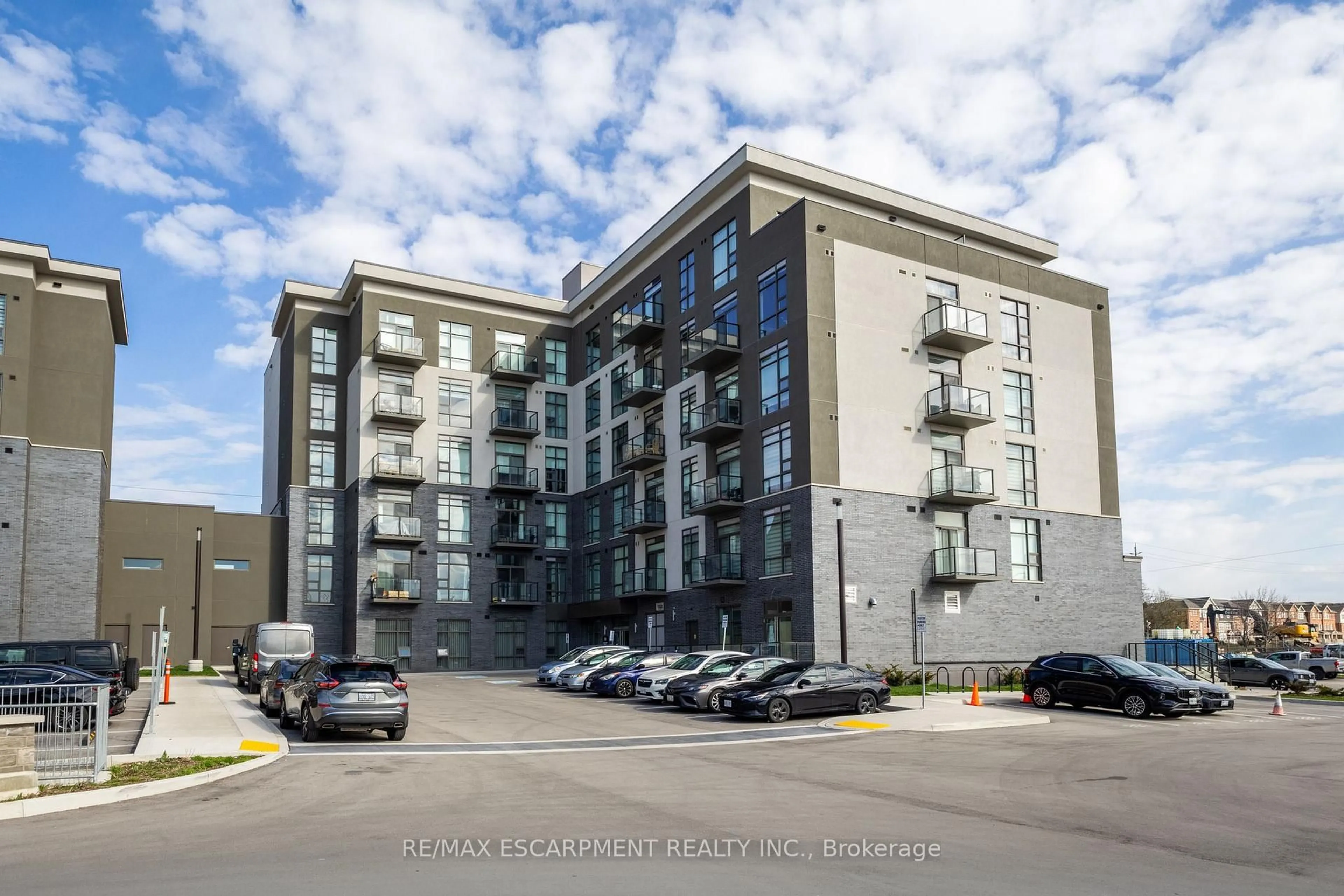 Unknown for 10 Mallard Tr #438, Hamilton Ontario L8B 2A7