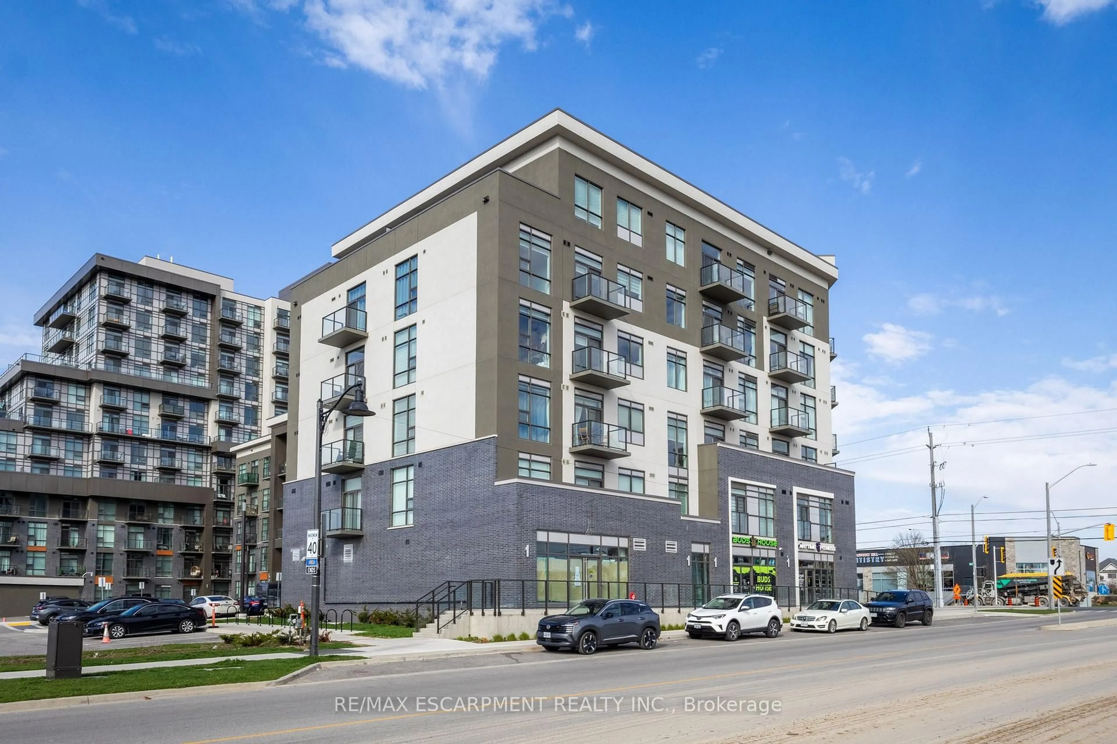 Unknown for 10 Mallard Tr #438, Hamilton Ontario L8B 2A7