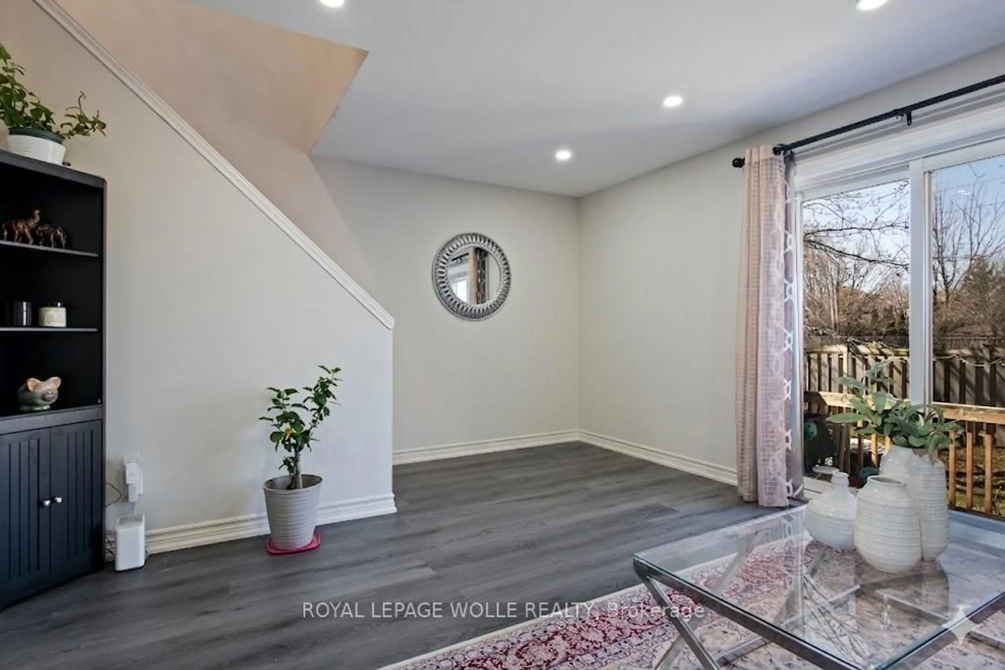 Indoor entryway for 465 Woolwich St #9, Waterloo Ontario N2K 3S4