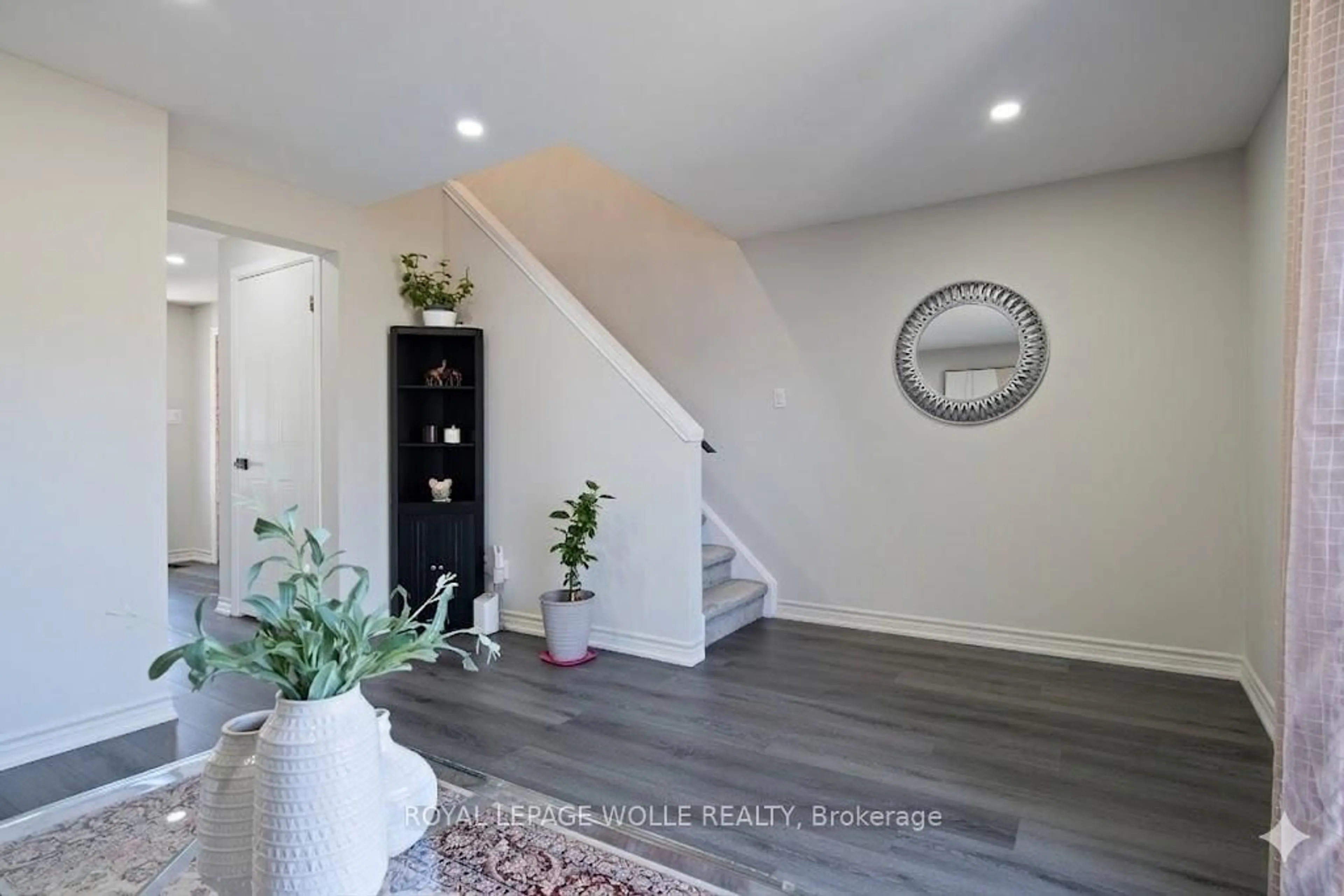 Indoor entryway for 465 Woolwich St #9, Waterloo Ontario N2K 3S4