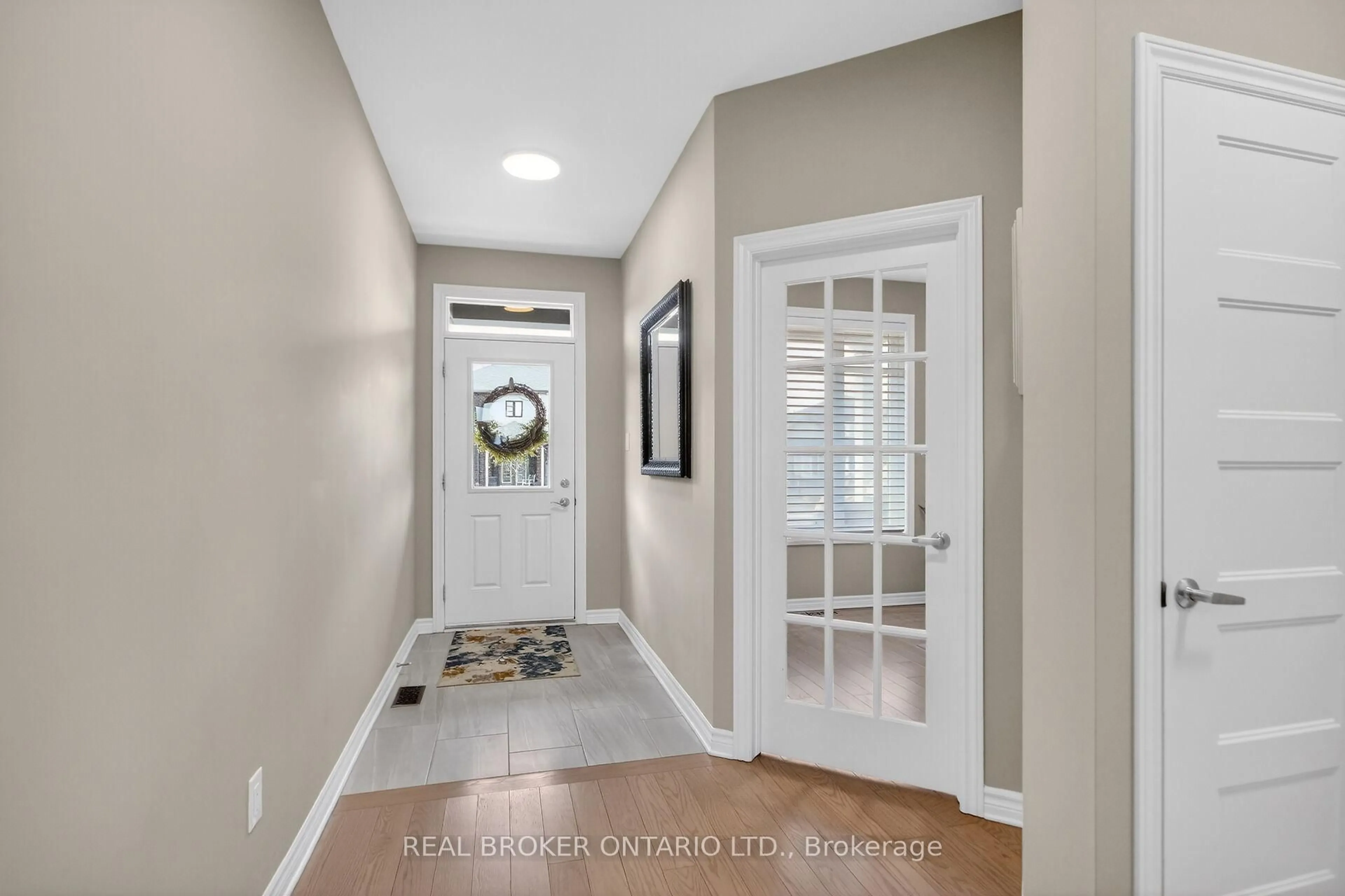 Indoor entryway for 180 Blackhorse Dr, North Grenville Ontario K0G 1J0