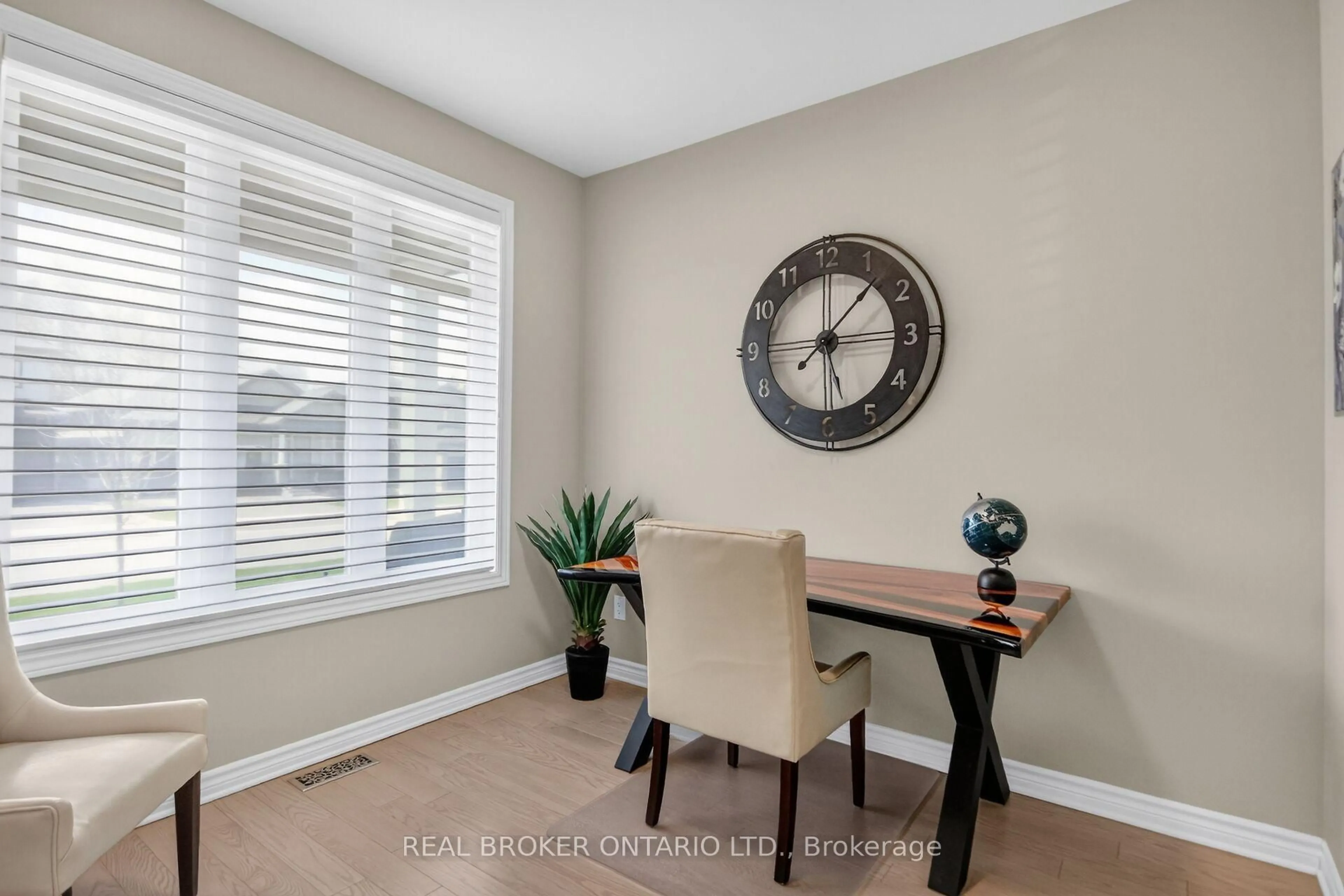 Dining room, wood/laminate floor for 180 Blackhorse Dr, North Grenville Ontario K0G 1J0