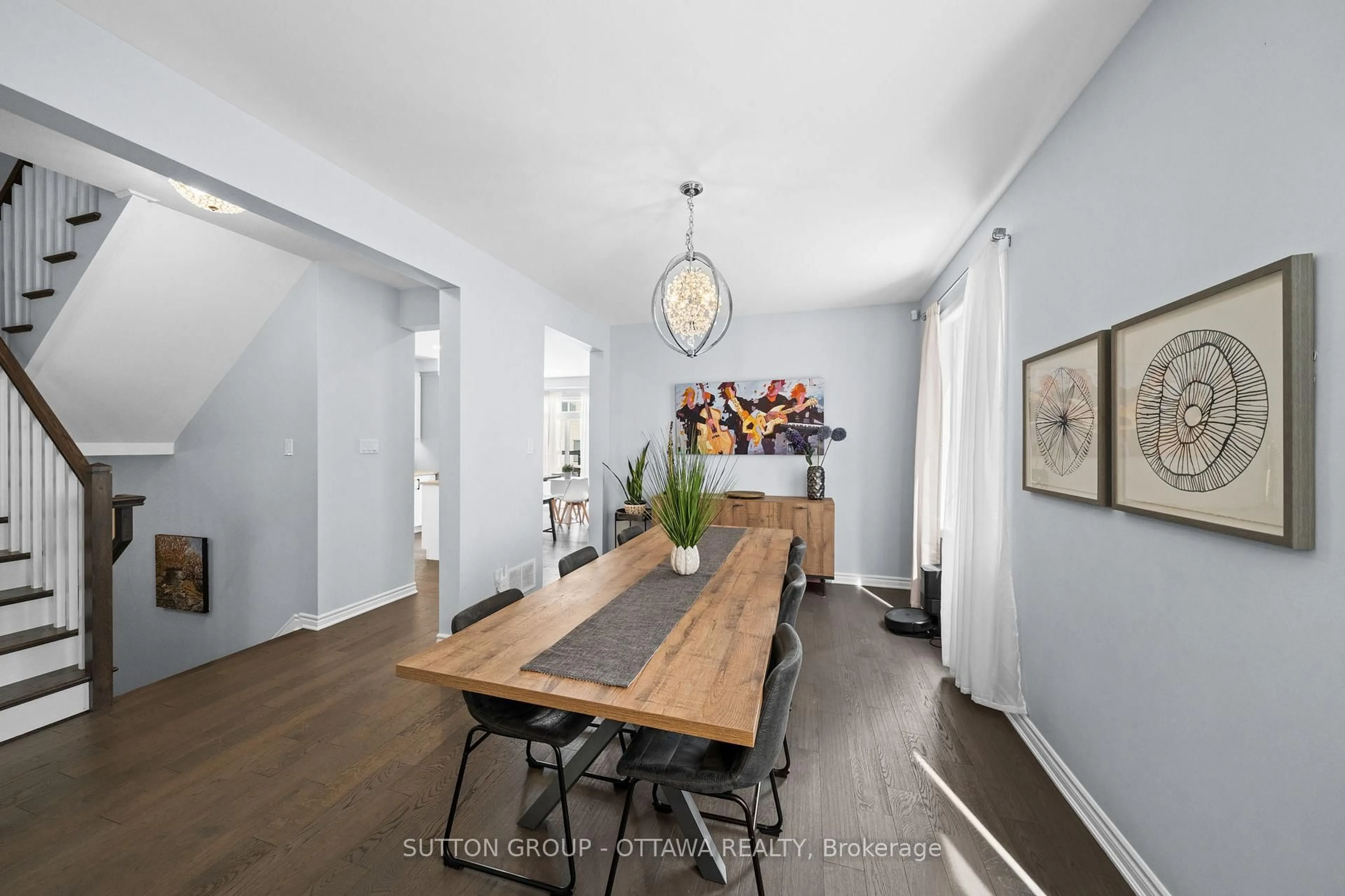 Dining room, wood/laminate floor for 1013 Manege St, Ottawa Ontario K2S 0Y8