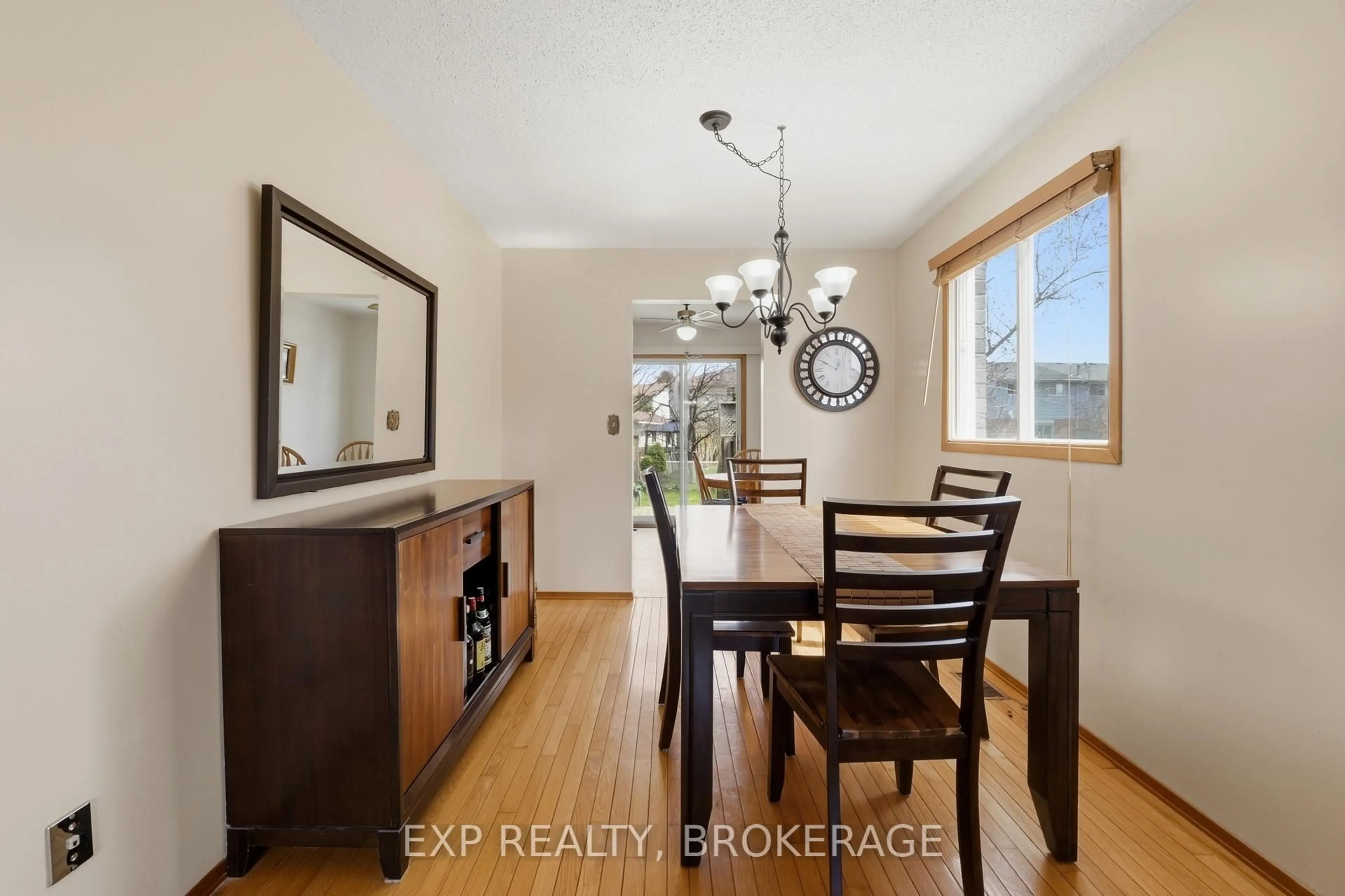 Dining room, wood/laminate floor for 693 Cedarwood Dr, Kingston Ontario K7P 2H8