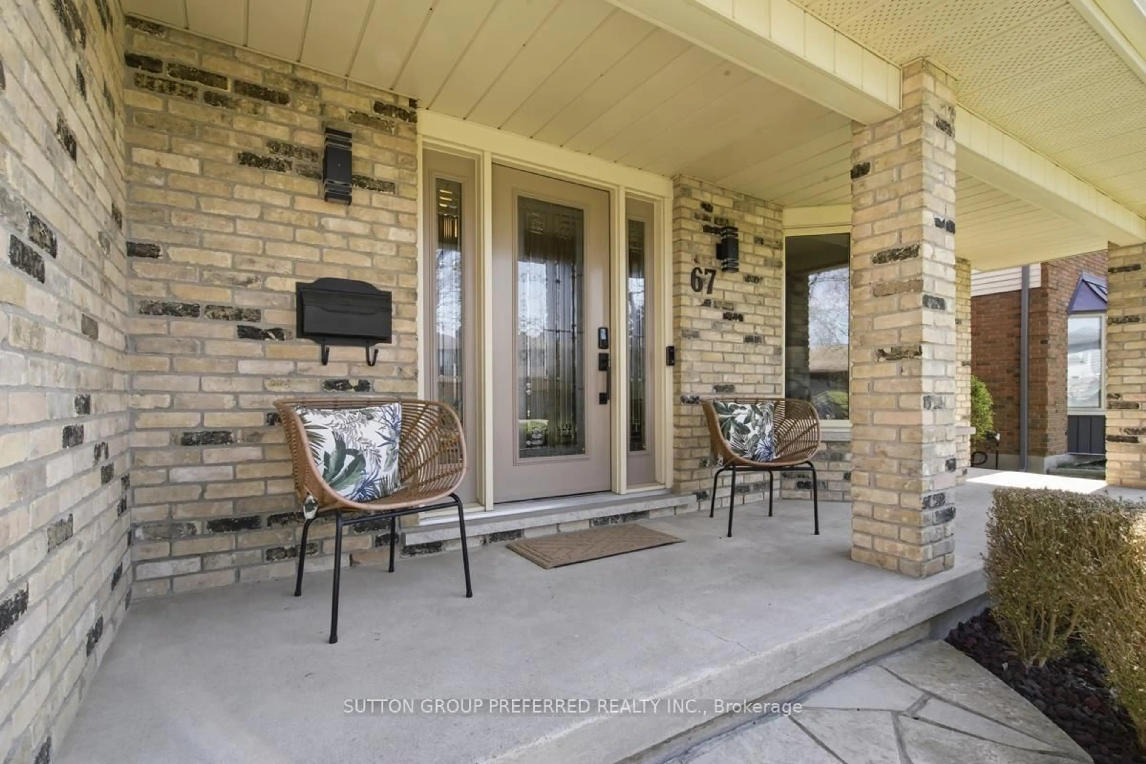 Patio, street for 67 Knights Bridge Rd, London South Ontario N6K 3P2