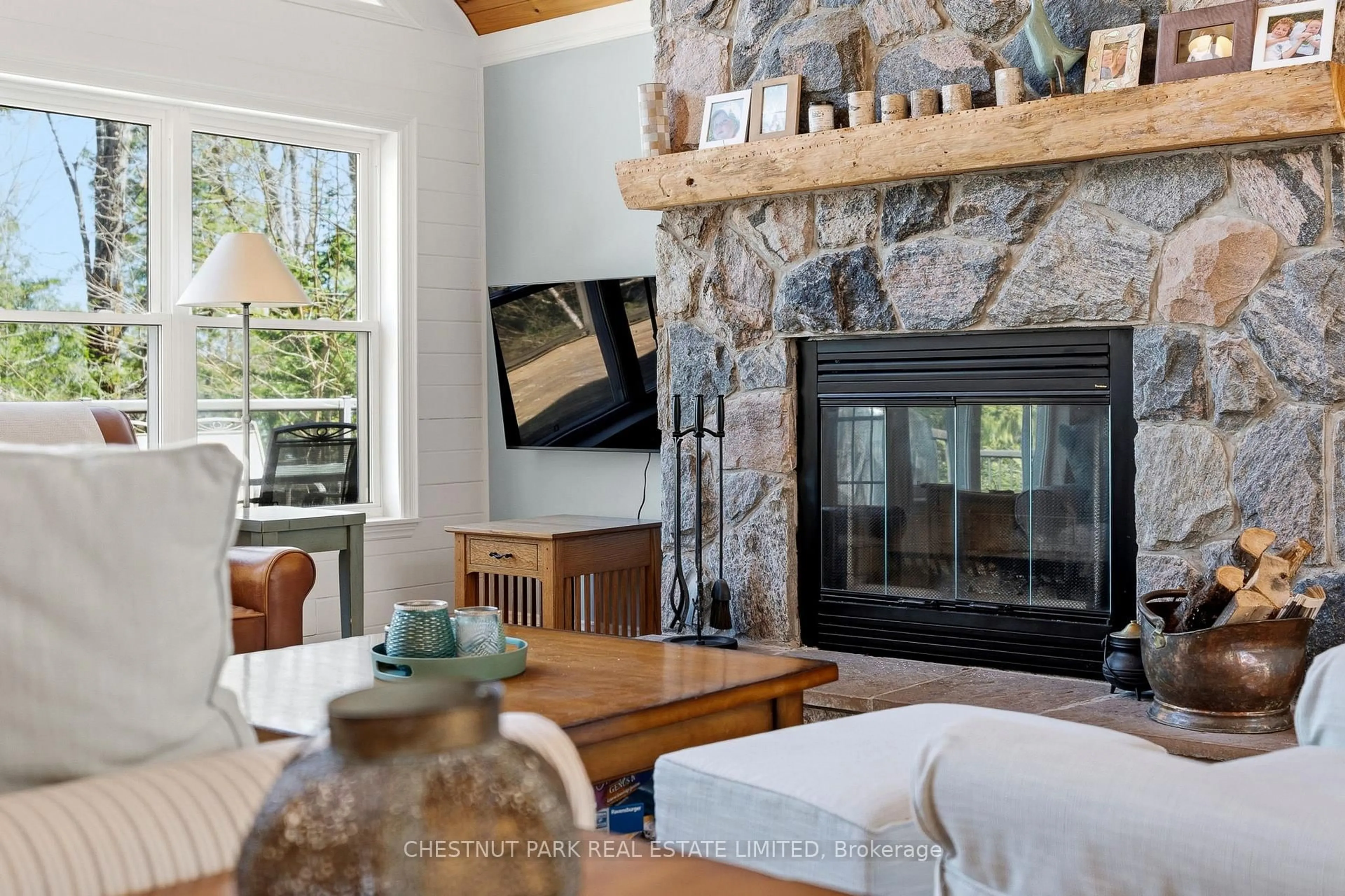 Living room with furniture, unknown for 1018 Rattlesnake Rd, Dysart et al Ontario K0M 1S0