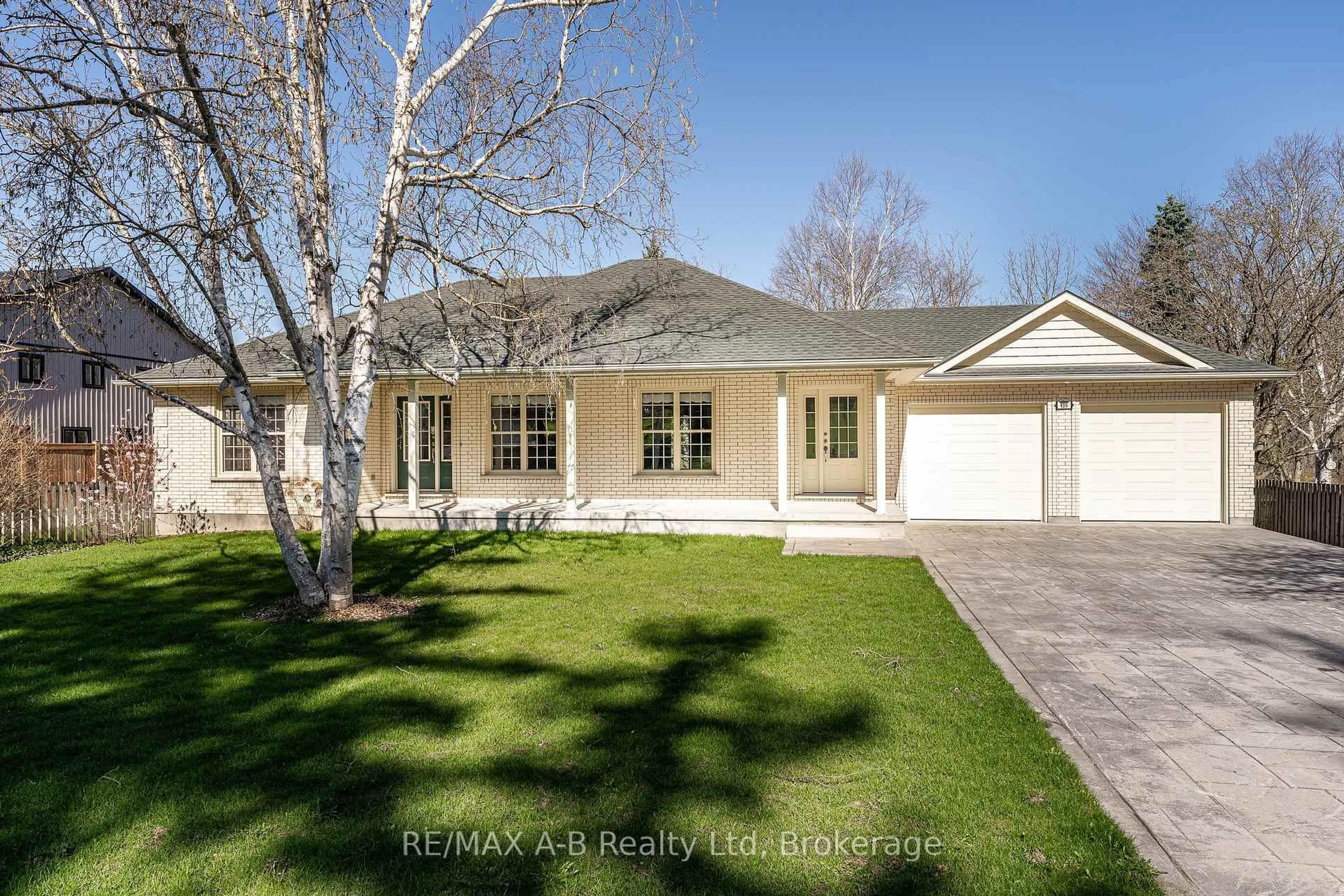 A pic from outside/outdoor area/front of a property/back of a property/a pic from drone, street for 466 Water St, St. Marys Ontario N4X 1A1