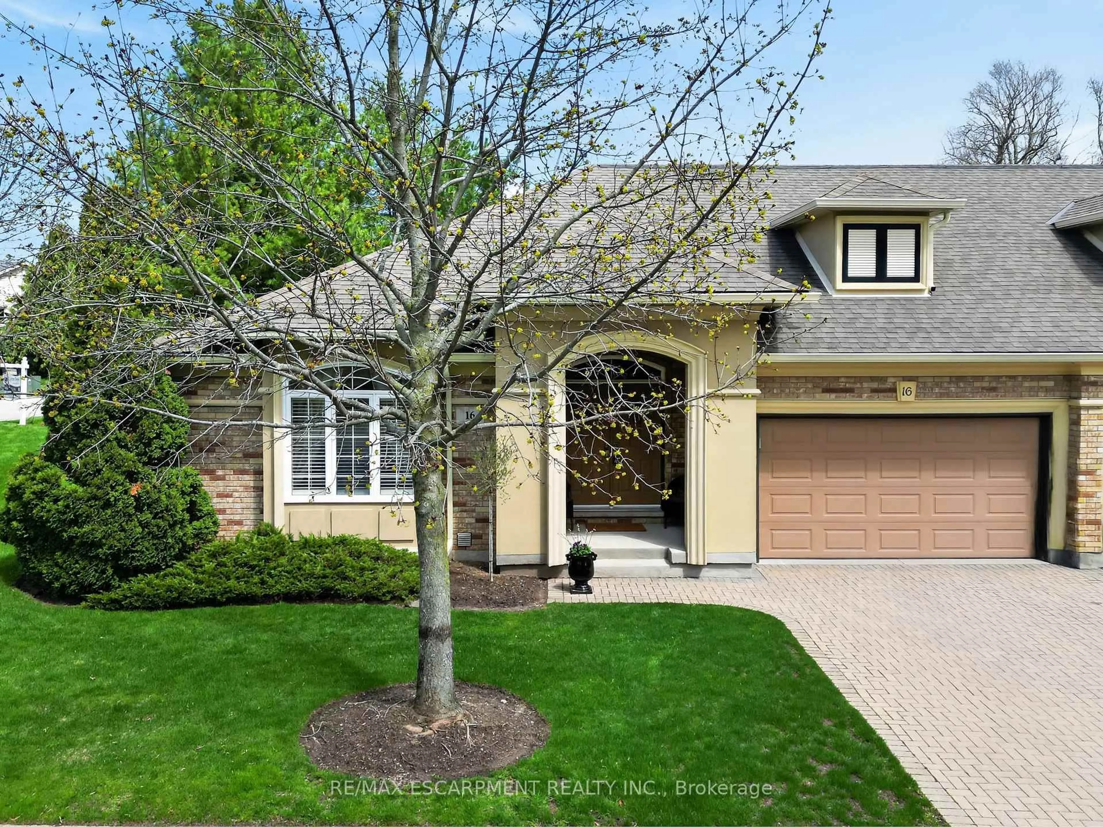 Home with brick exterior material, street for 42 Concord St #16, Pelham Ontario L0S 1E5