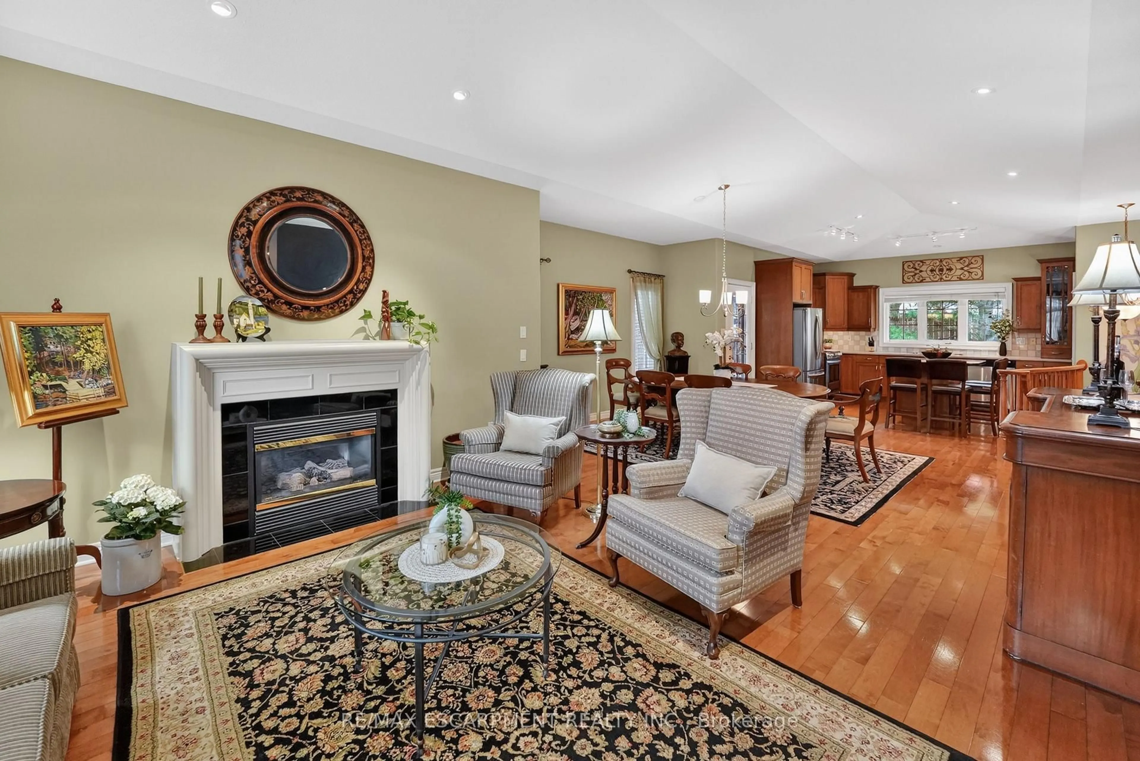 Living room with furniture, unknown for 42 Concord St #16, Pelham Ontario L0S 1E5