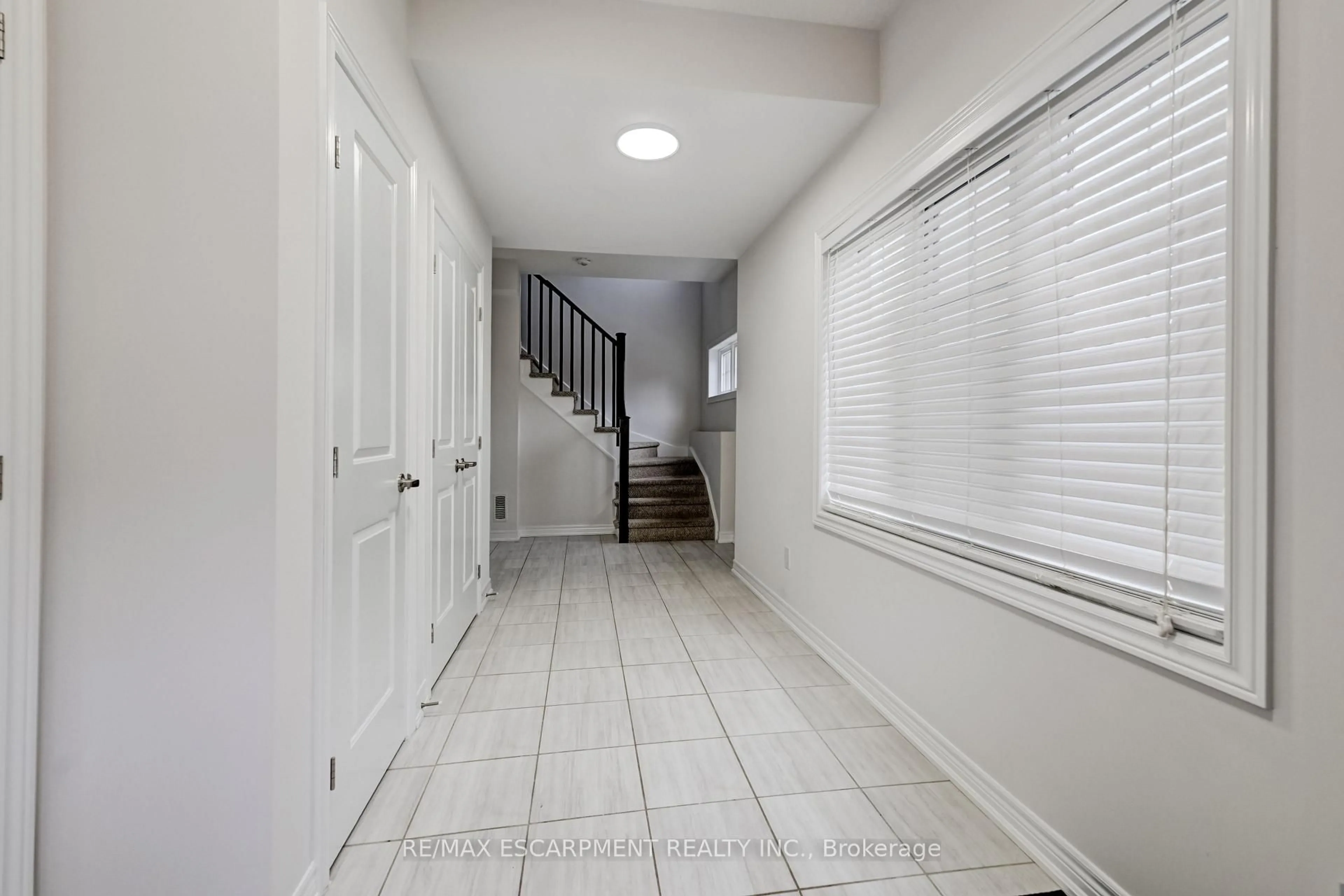 Unknown for 23 Ridgeside Lane, Hamilton Ontario L8B 1W5
