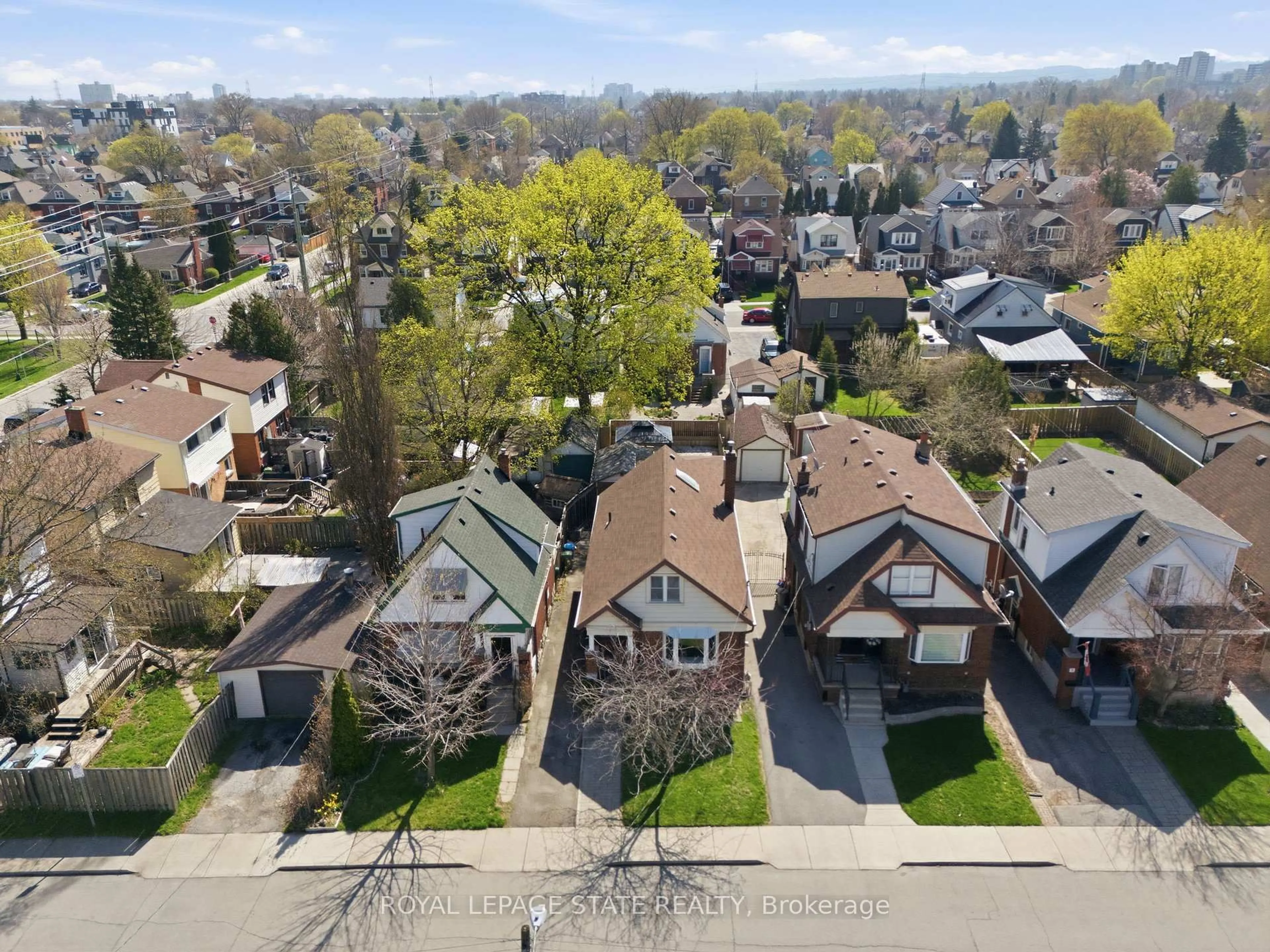 A pic from outside/outdoor area/front of a property/back of a property/a pic from drone, street for 69 Houghton Ave, Hamilton Ontario L8K 2M9