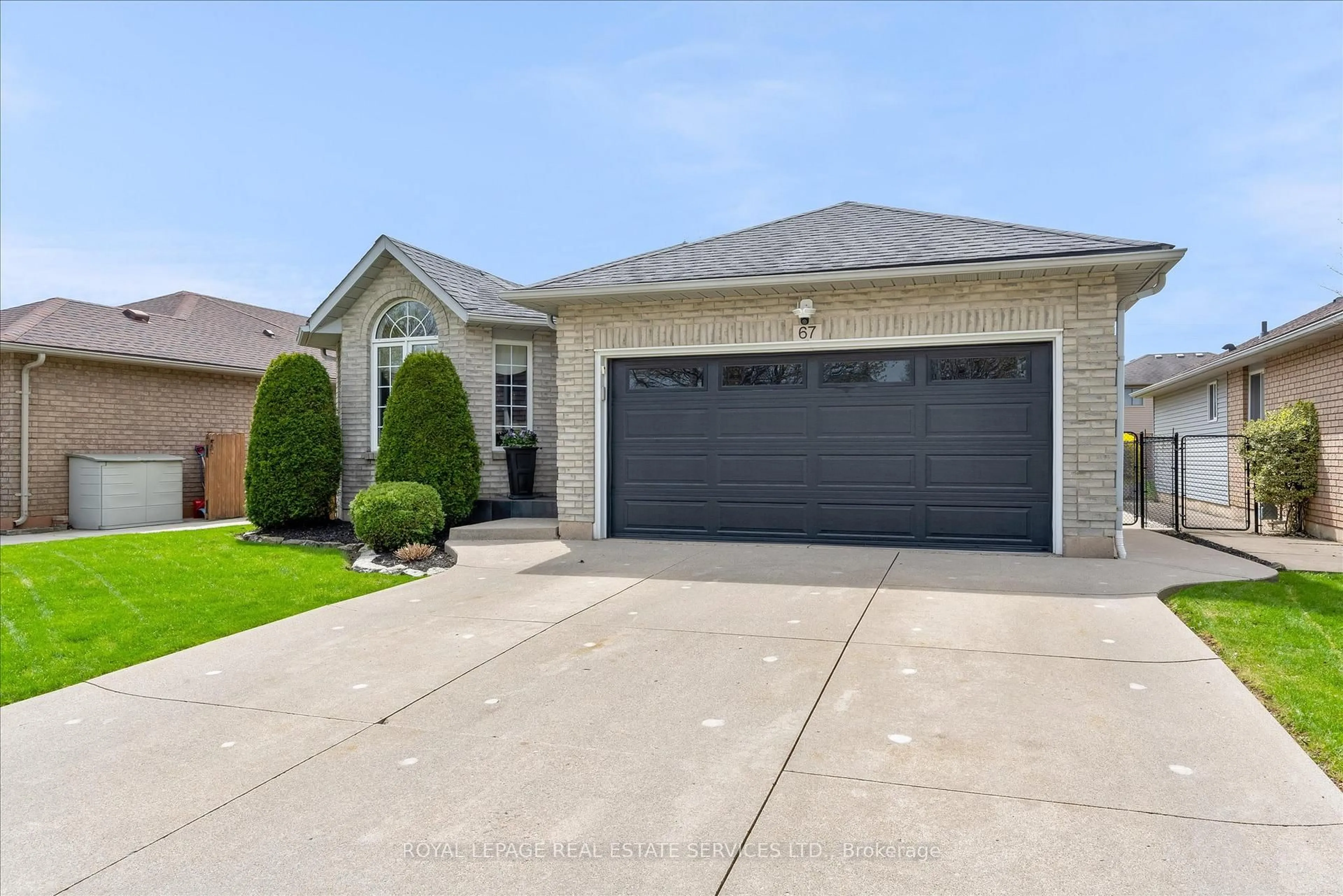 Indoor garage for 67 Loneoak Cres, Hamilton Ontario L8J 2T9