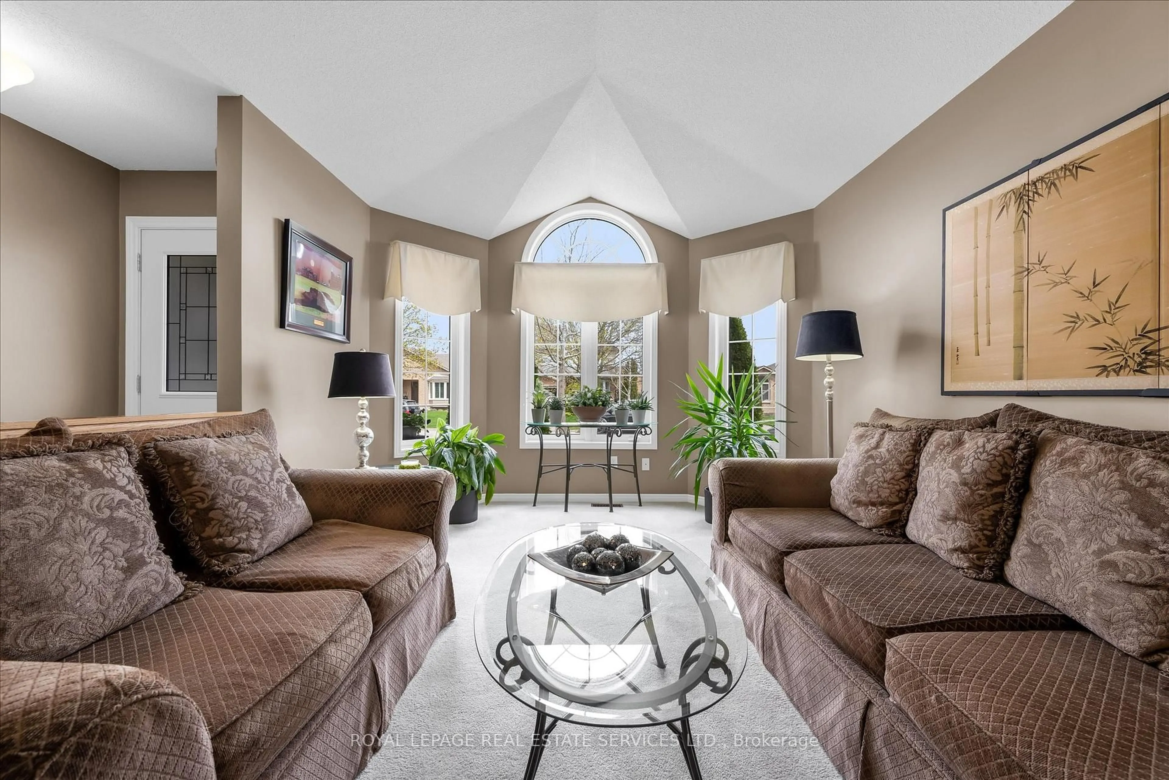 Living room with furniture, unknown for 67 Loneoak Cres, Hamilton Ontario L8J 2T9