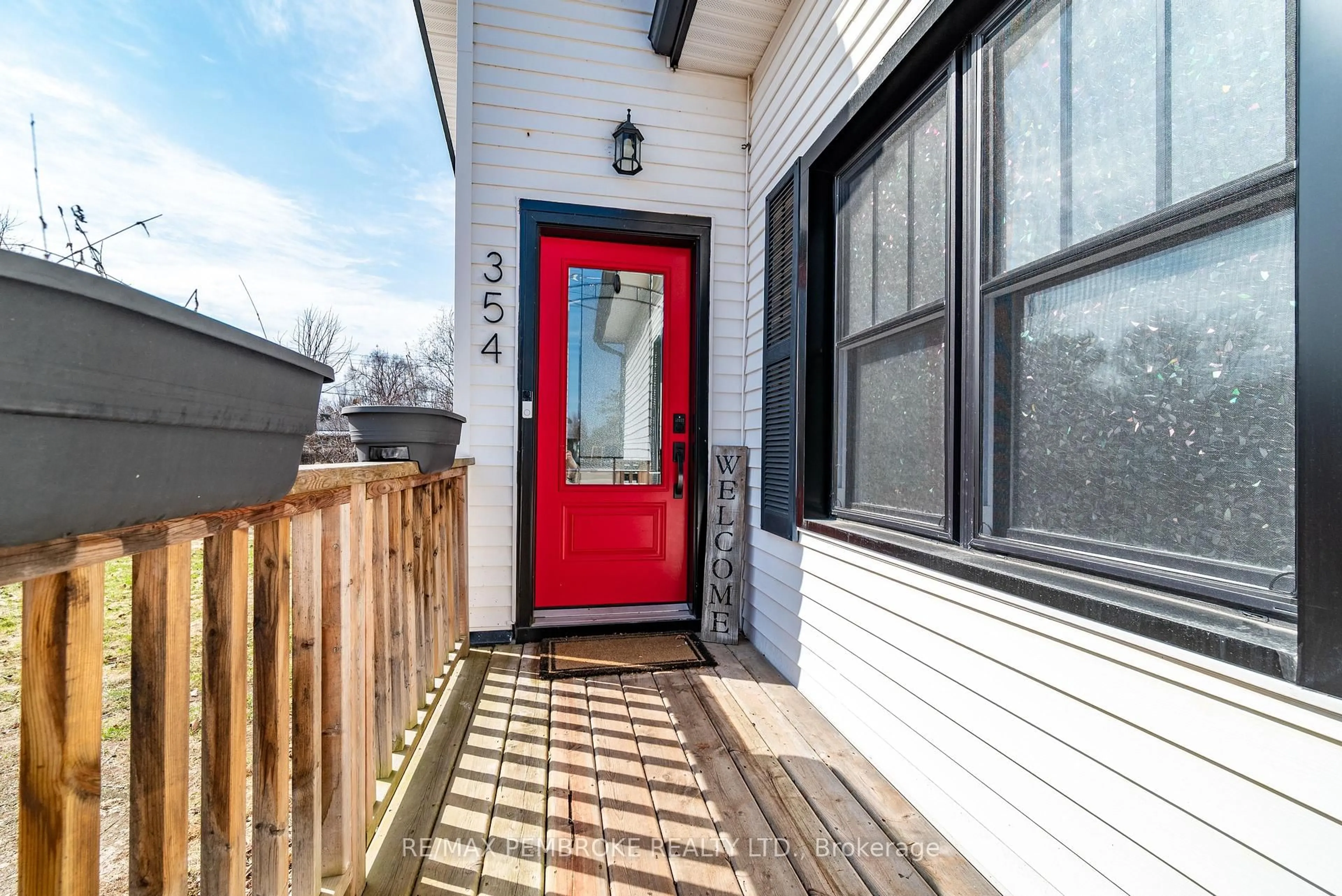 Unknown for 354 Irving St, Pembroke Ontario K8A 2T1