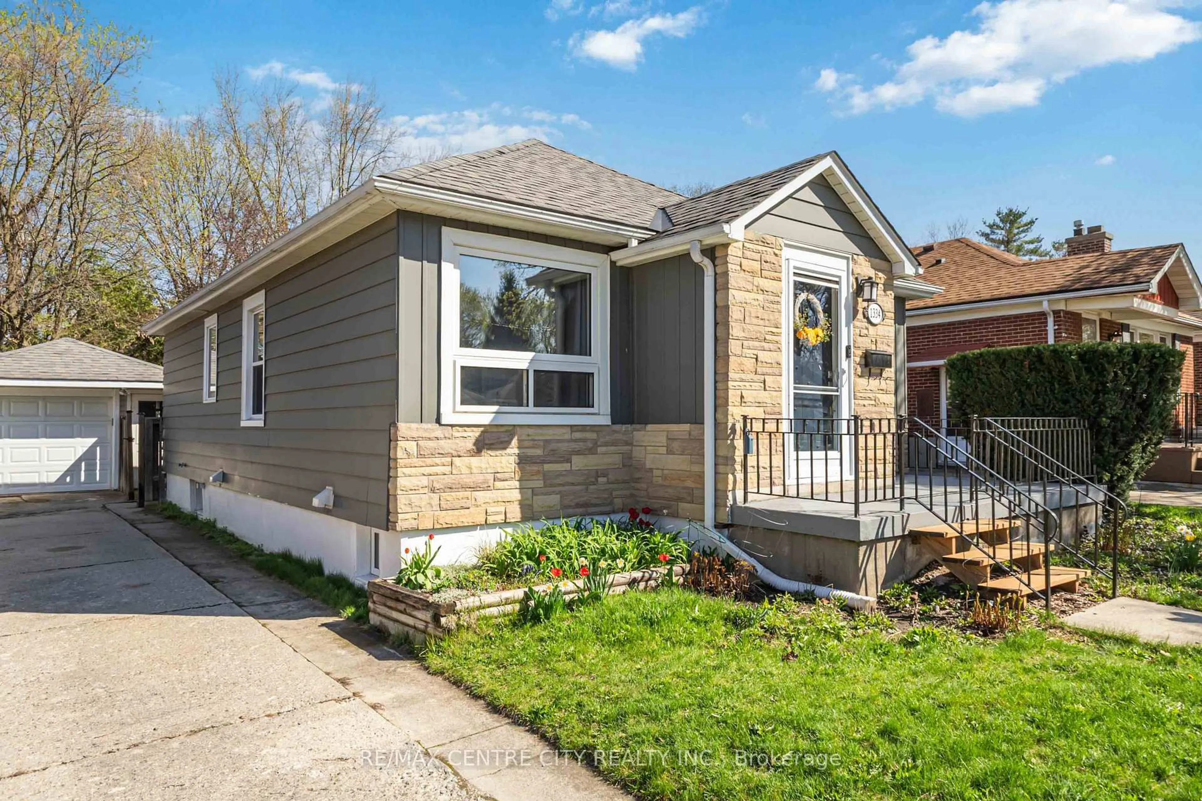 Home with vinyl exterior material, street for 1334 Langmuir Ave, London East Ontario N5W 2G6