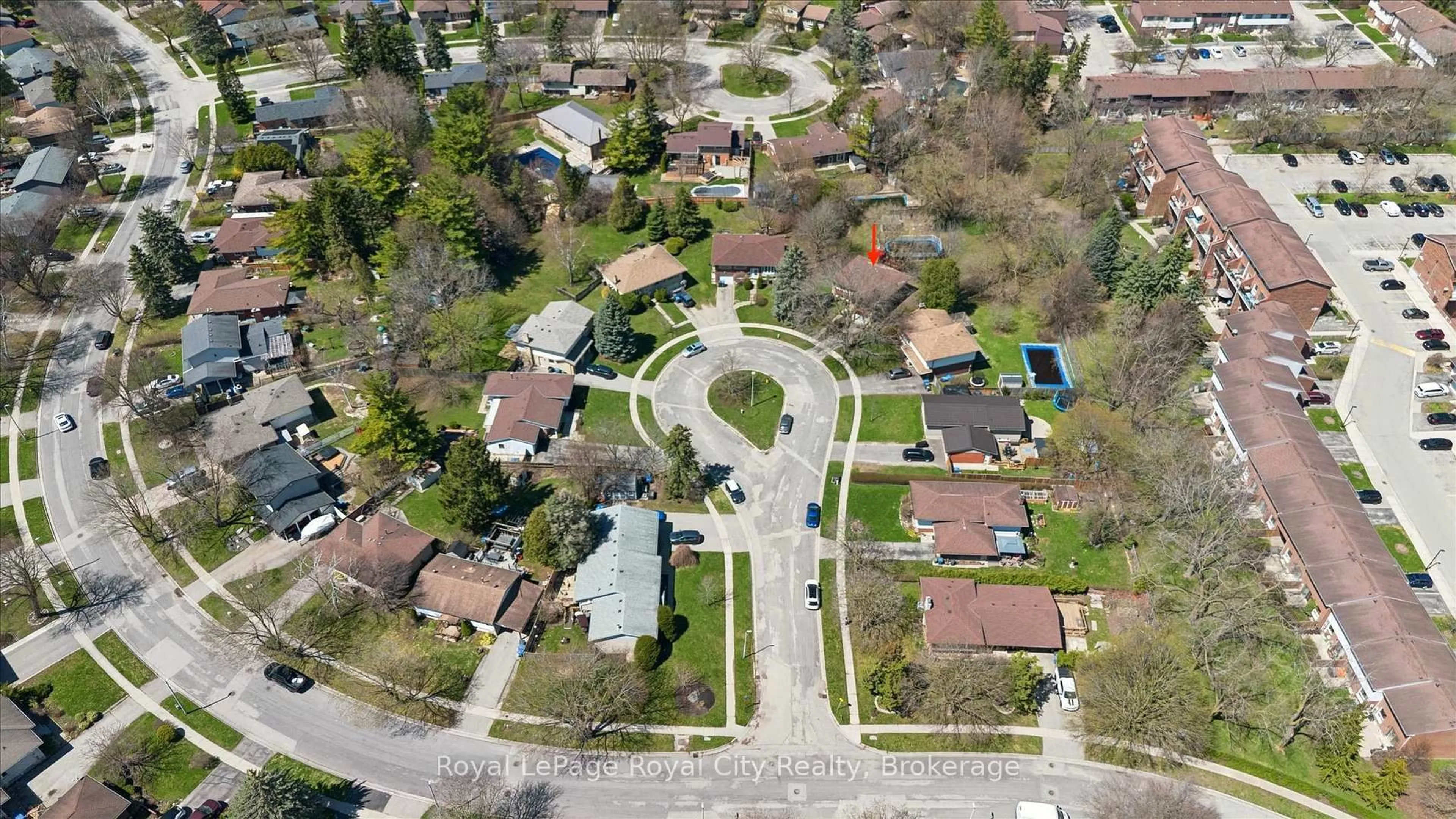 A pic from outside/outdoor area/front of a property/back of a property/a pic from drone, street for 11 Gregory Pl, Guelph Ontario N1H 6Y5